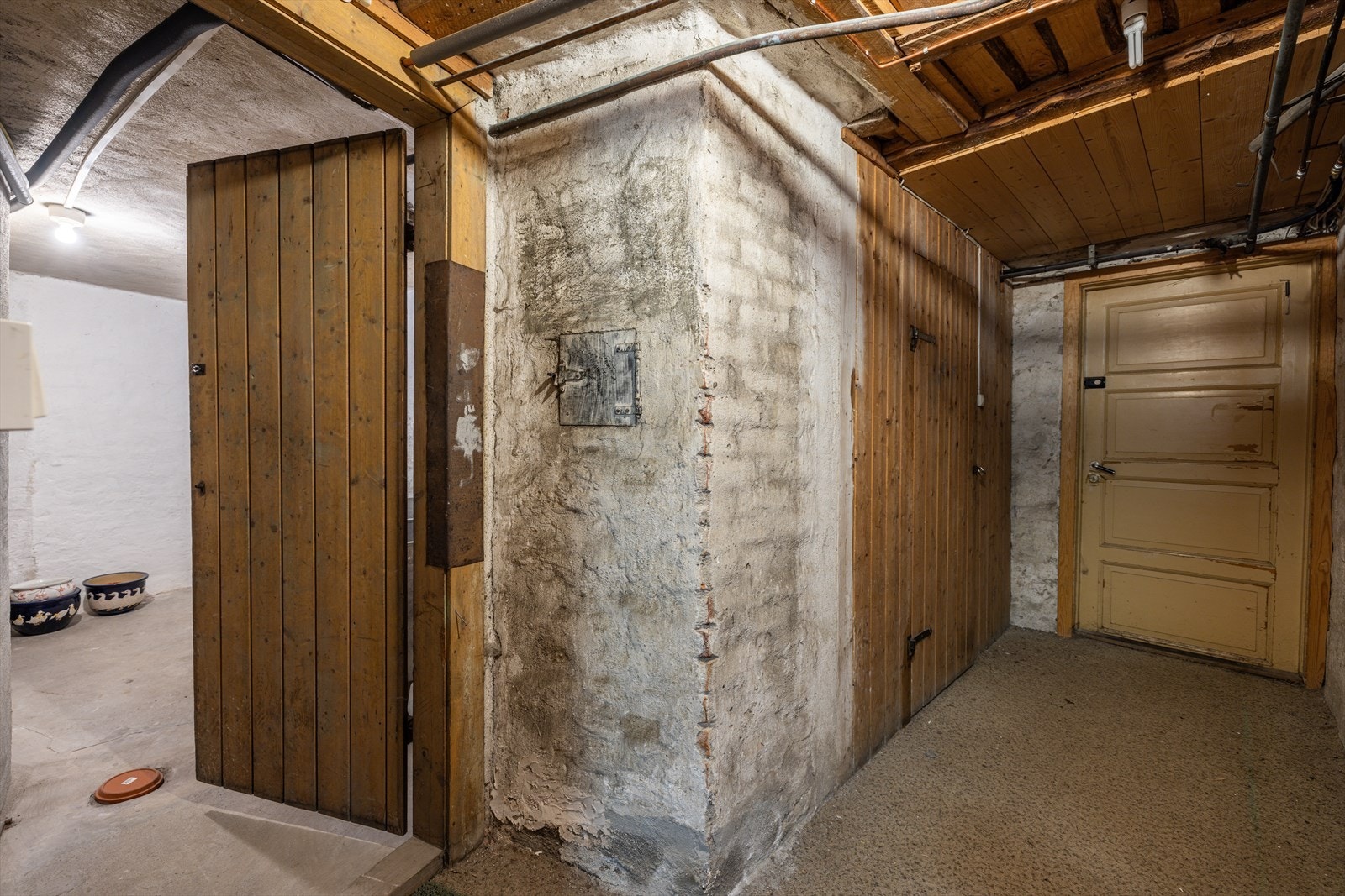 Kjelleren har utbyggingspotensial på ca. 16 m². Galleribilde