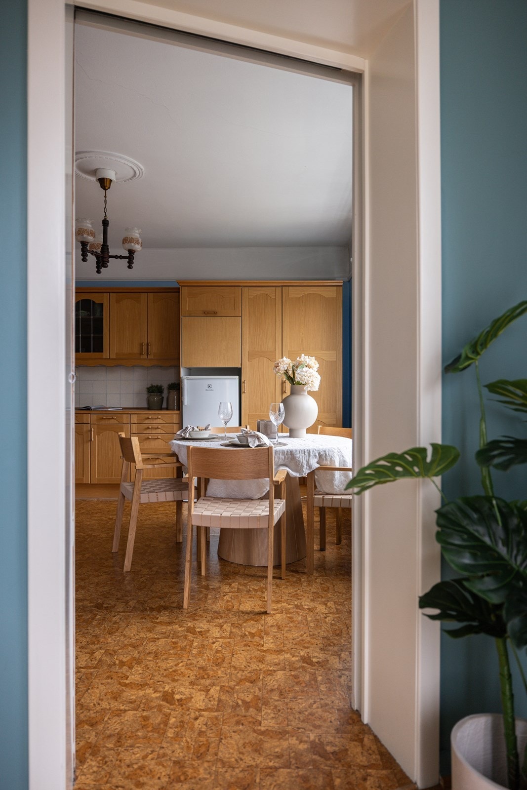 Detaljer | Kjøkken sett fra stue. Galleribilde