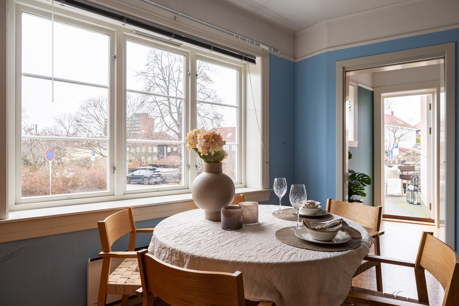 Fra stue er det direkte adkomst til nydelig og solrik hageparsell. Galleribilde