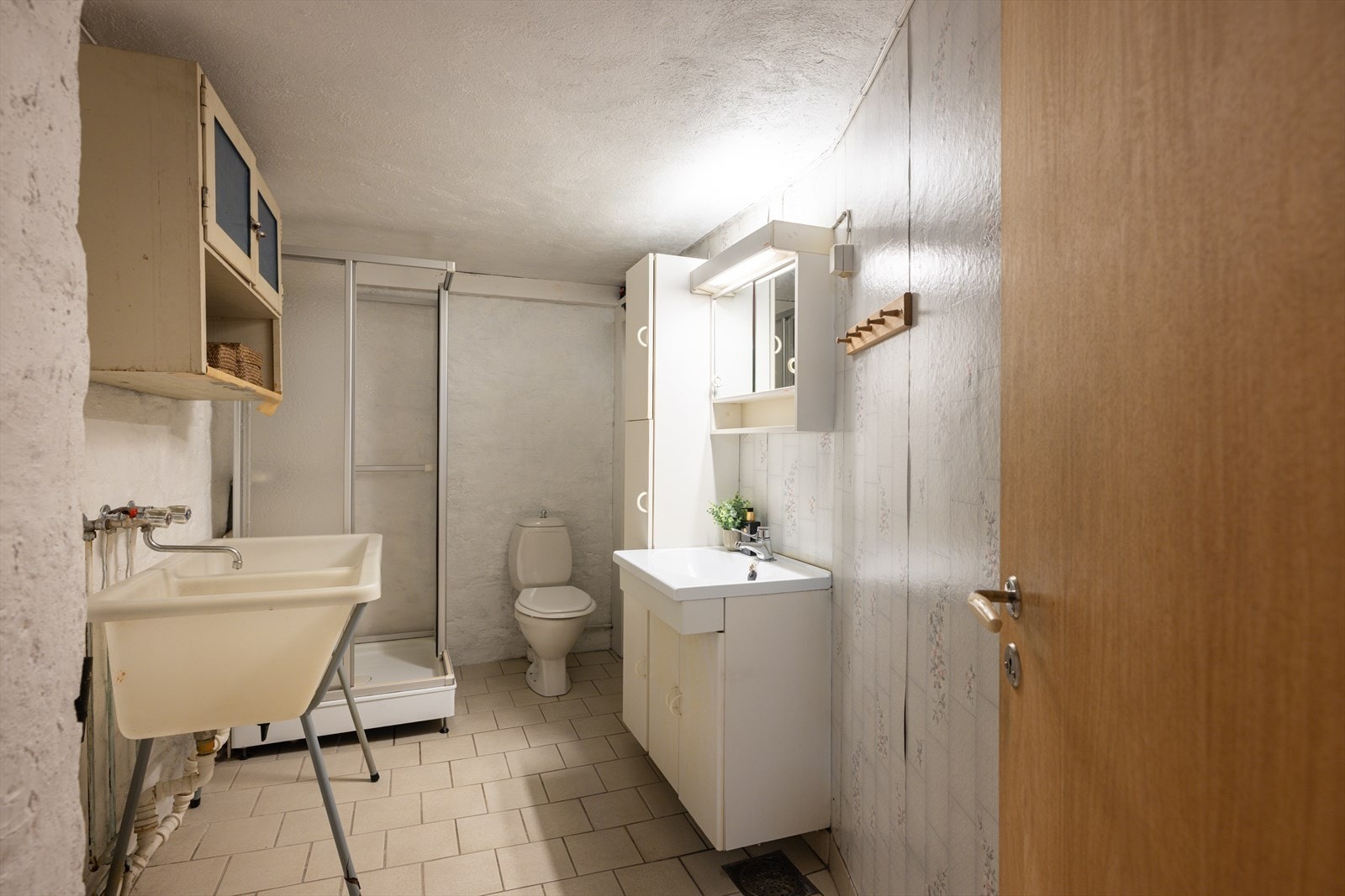 Eldre kjellerbad med oppgraderingsbehov. Galleribilde