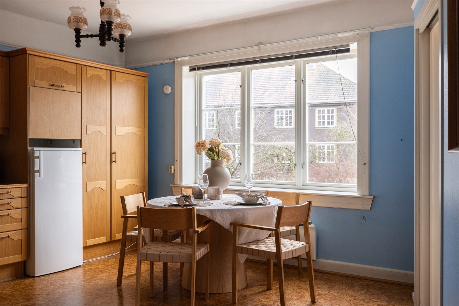 Det er god plass til spisebord, hvor hele familien og venner kan samles. Galleribilde