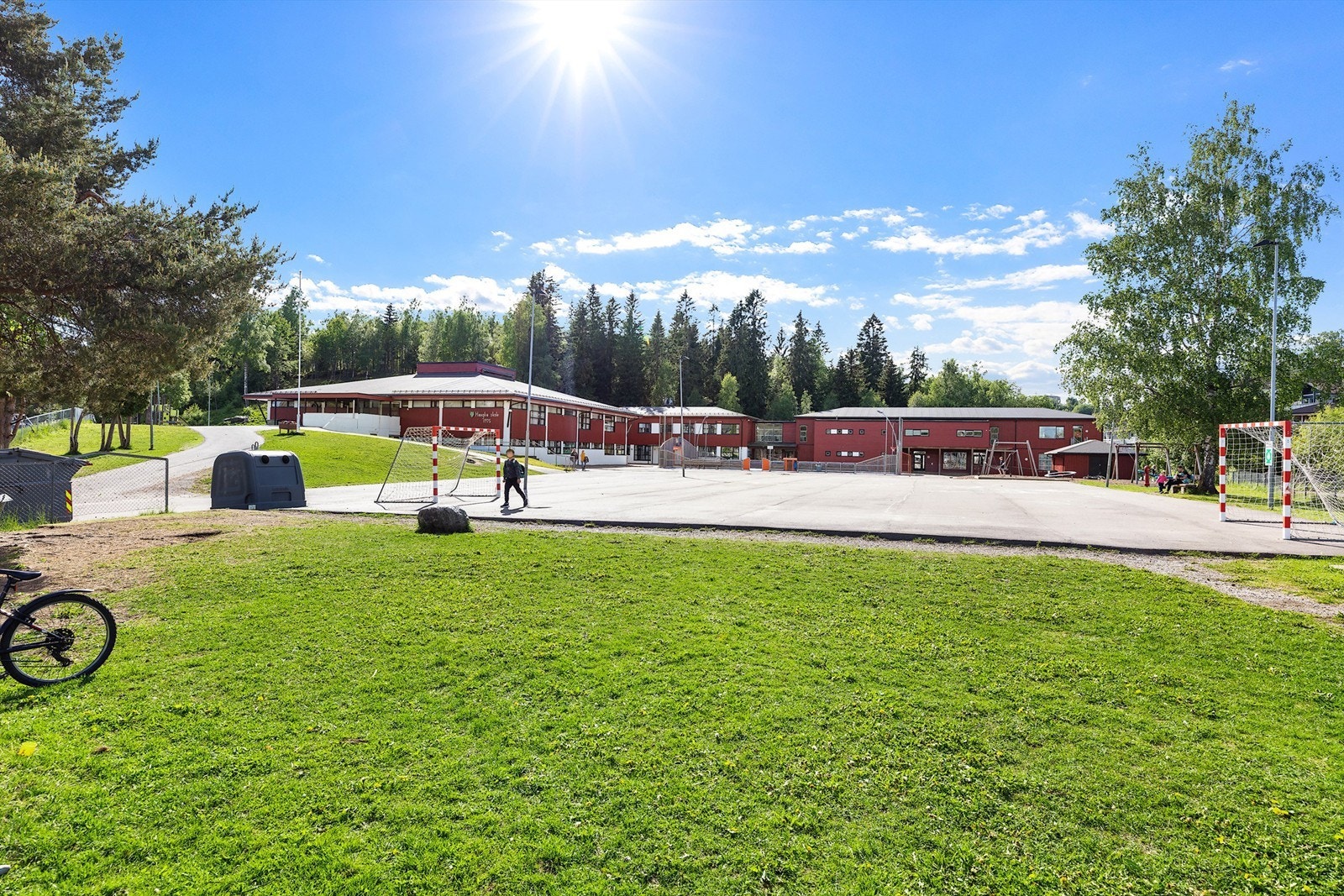 Nabolaget er trygt, med gangavstand til Hauglia skole for 1.-4. trinn. Galleribilde