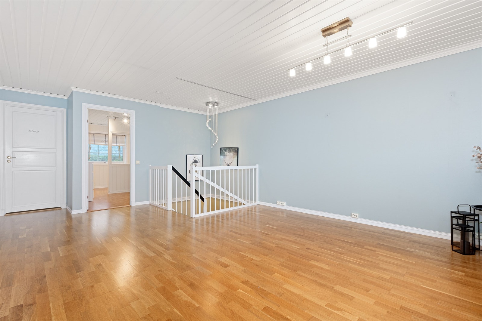 Stue i 2.etg.: Dette er et fleksibelt rom som egner seg godt som TV-stue eller evt ett 4.soverom Galleribilde