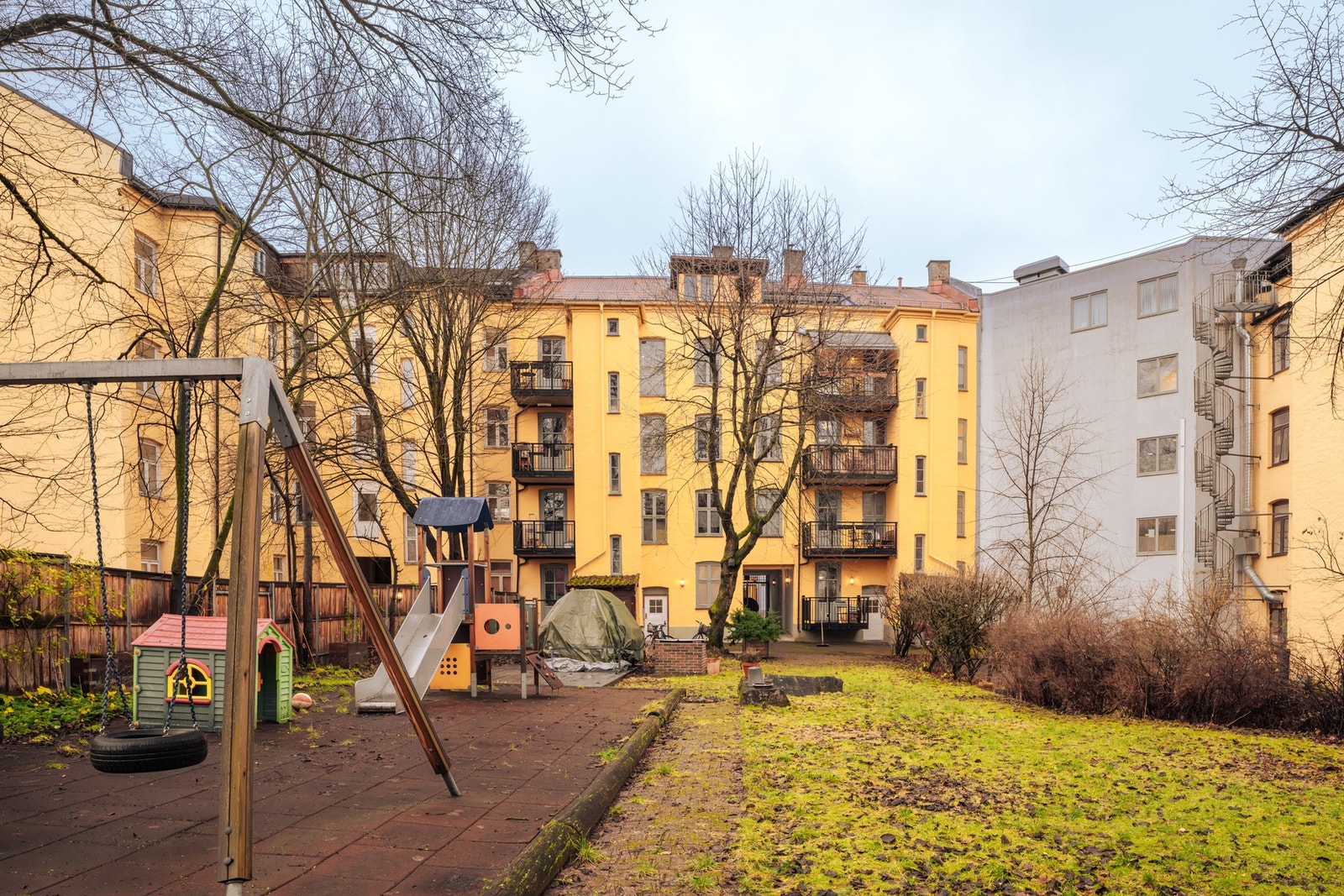 Hyggelig bakgård i borettslaget. Galleribilde