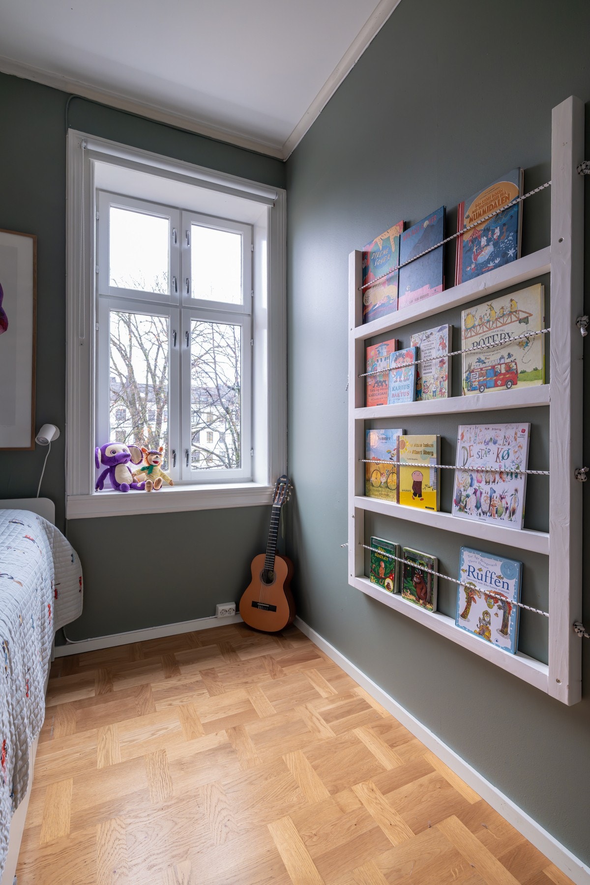 Soverommene oppleves svale på sommerstid da det ikke er kveldssolen inn i den delen av leiligheten. Galleribilde