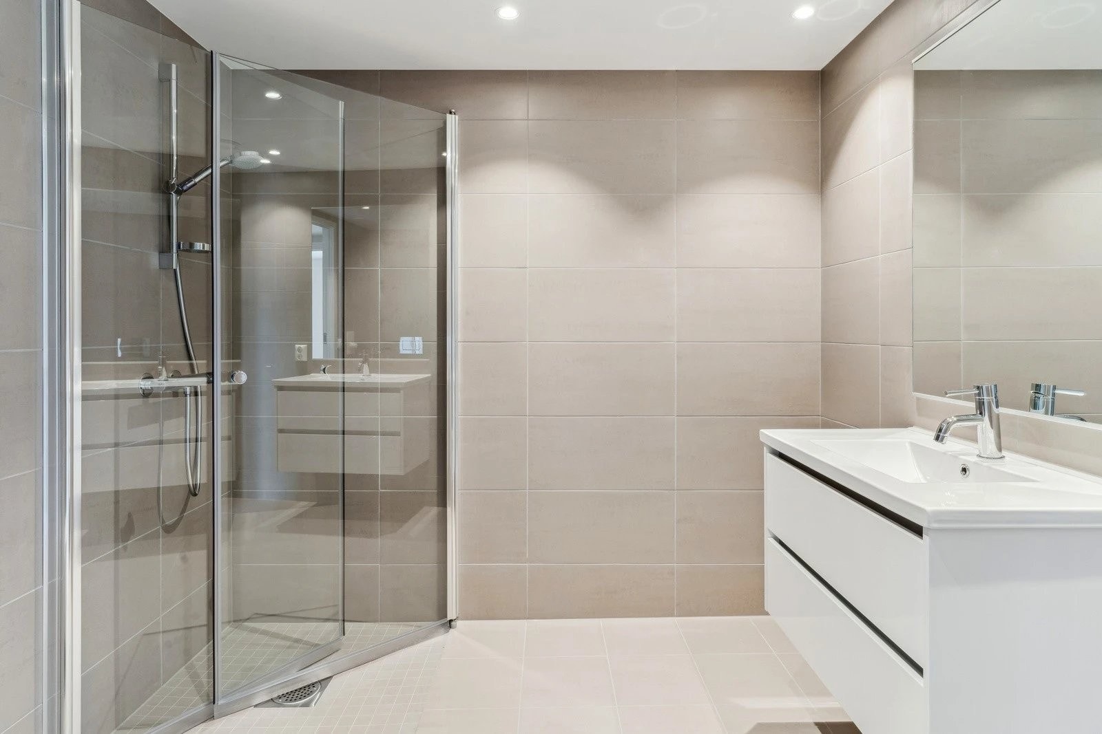 Baderom med vannbåren gulvvarme Galleribilde