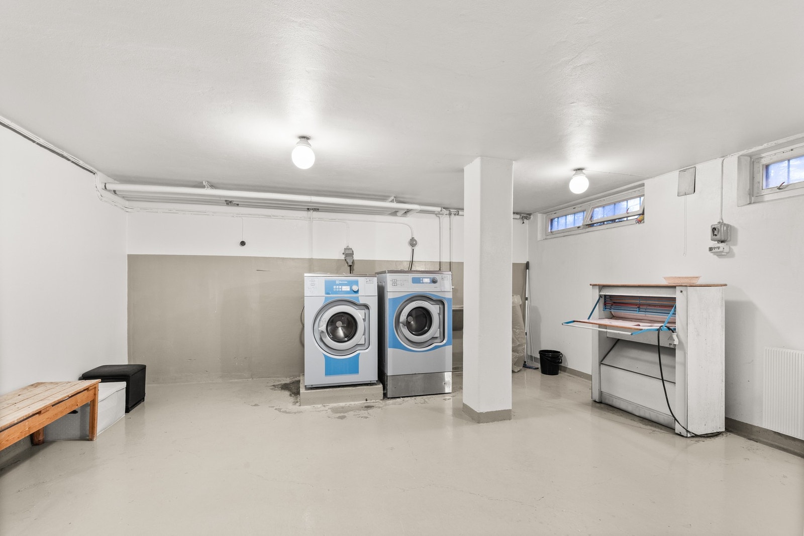 Beboere i borettslaget har tilgang til fellesvaskeri, tørkerom og sykkelparkering. Galleribilde