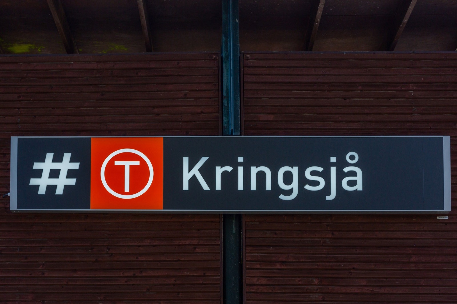 T-banen bruker under 20 minutter til Jernbanetorget. Galleribilde