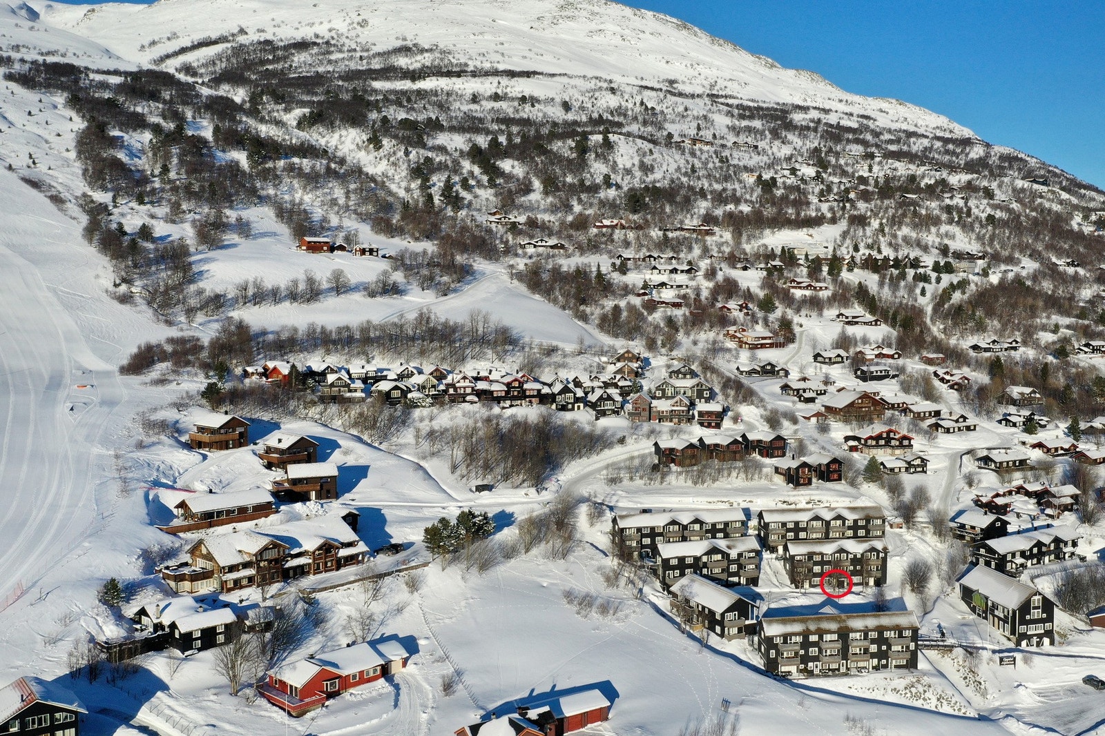Stølen skisenter har direkte tilknytning til Ådalen, Sletvold, Hovden og Vangslia, og til sammen utgjør disse et av Norges største alpinanlegg. Galleribilde