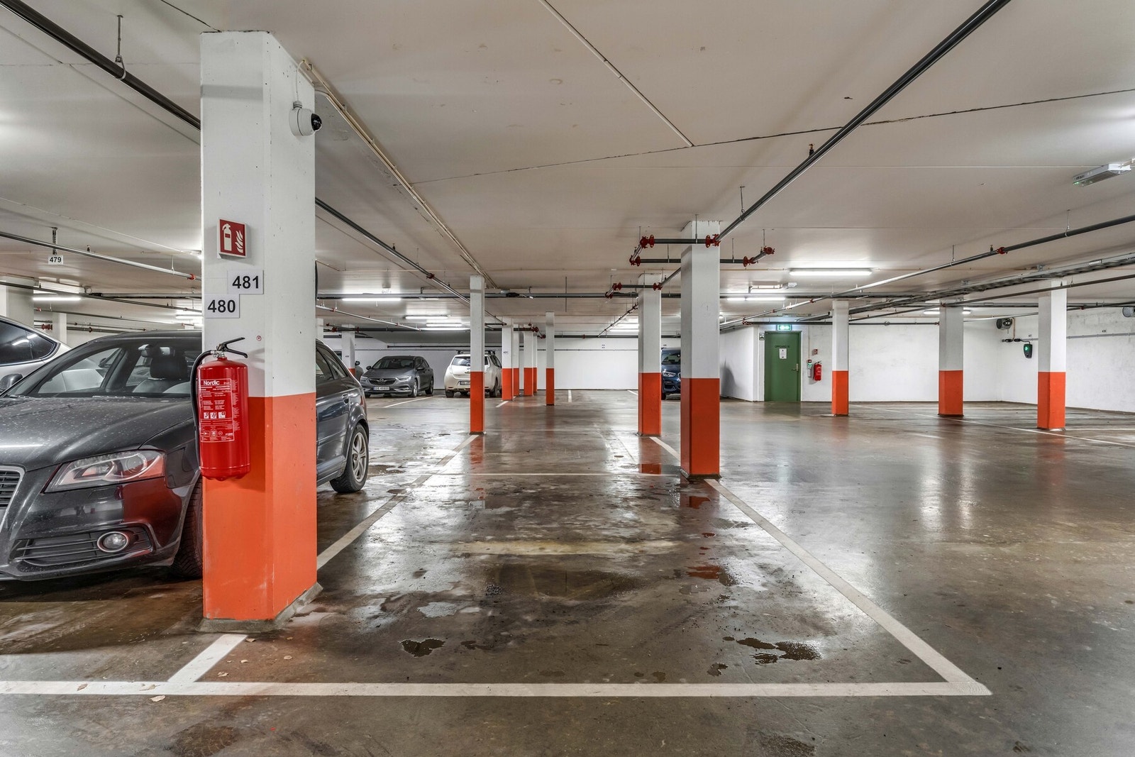 Det medfølger garasjeplass i Tunkvartalets garasjesameie, plassen har en kostnad på ca kr. 350,- i mnd. Galleribilde