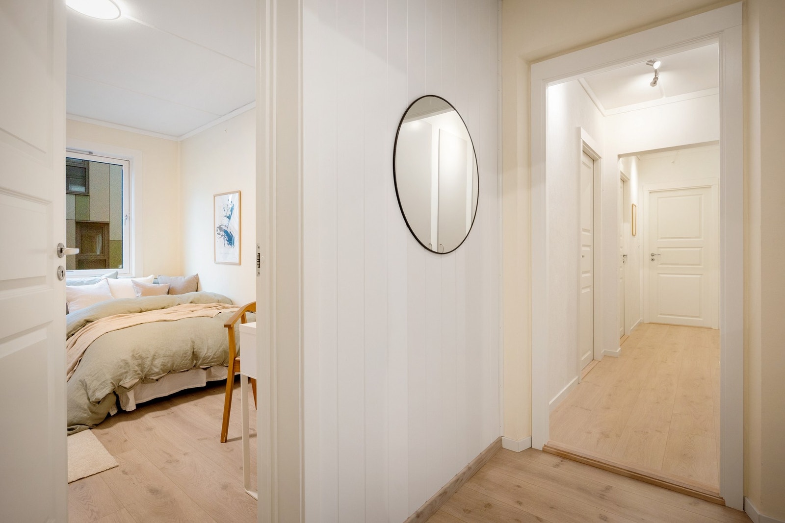 Boligen har hele fire soverom, alle er av god størrelse. Rommene måler hhv. 9,2 m², 9,2 m², 11,1 m² og 16,1 m² Galleribilde