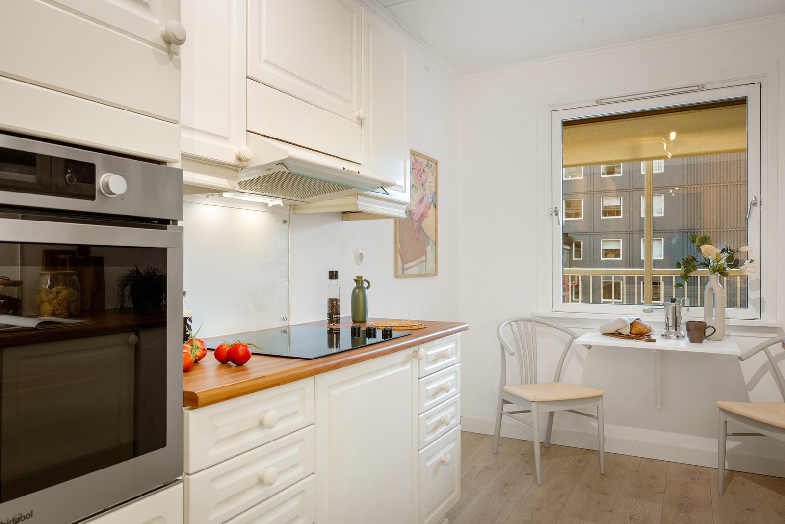 Av integrerte hvitevarer finner du stekeovn (ny 2020) og platetopp Galleribilde