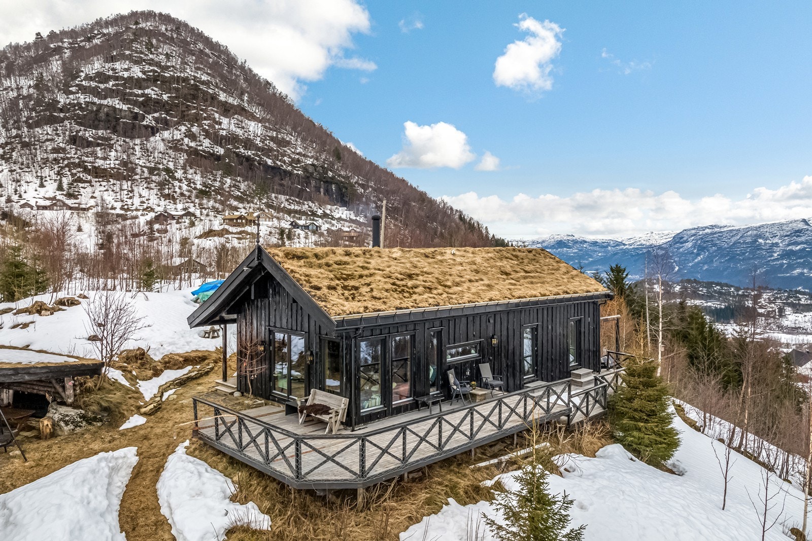 Hytta ligger i naturskjønne omgivelser. Galleribilde