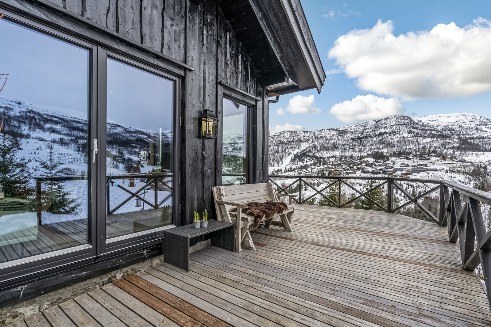 Herlig terrasse med gode solforhold. Galleribilde