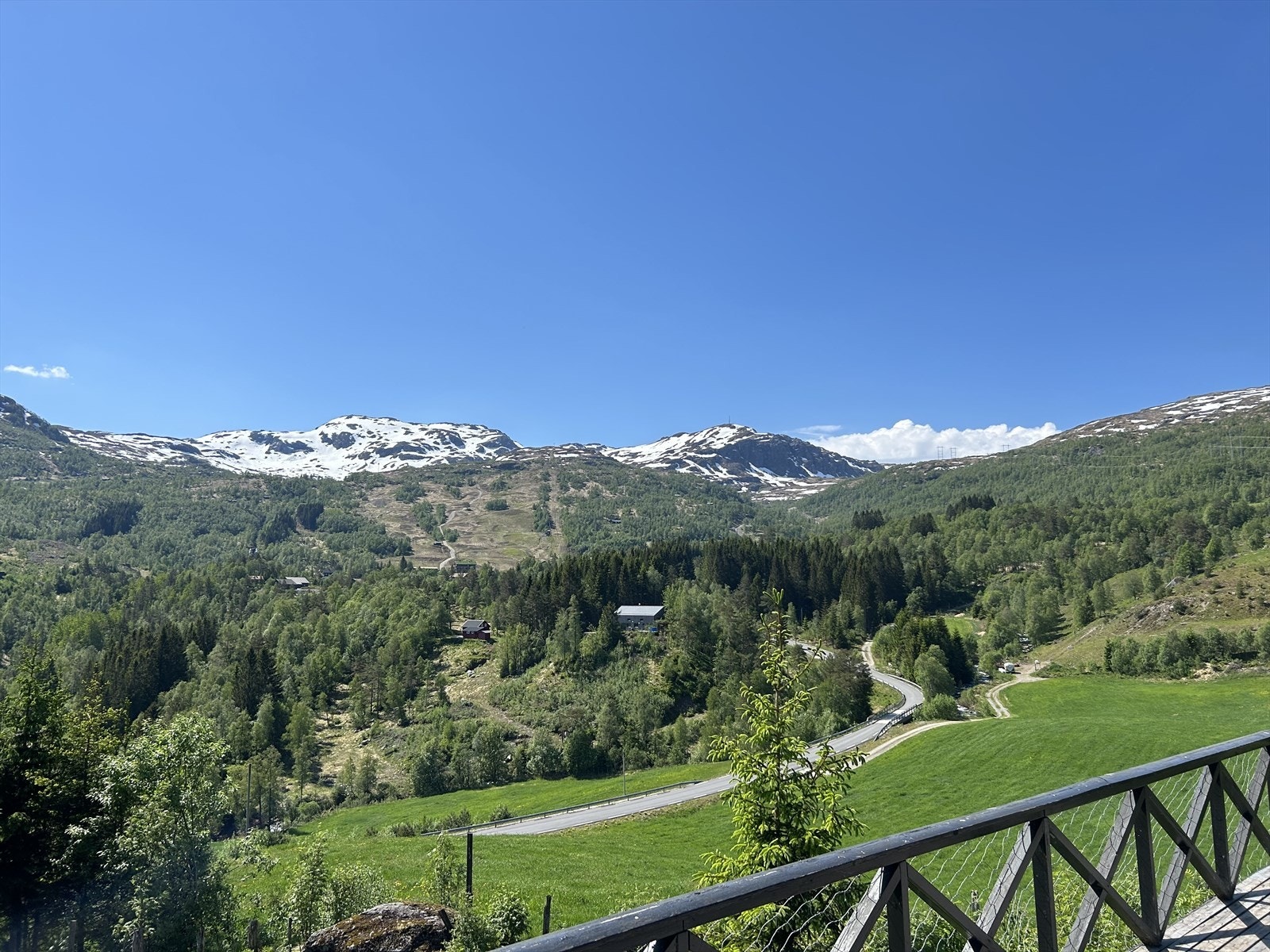 Her ser man Alpinanlegget i bakgrunnen. Galleribilde