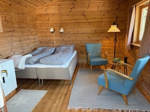 Annekset består av et stort rom brukt til overnatting, som også kan fungere som en ekstra stue (bilde tatt av selger) Galleribilde