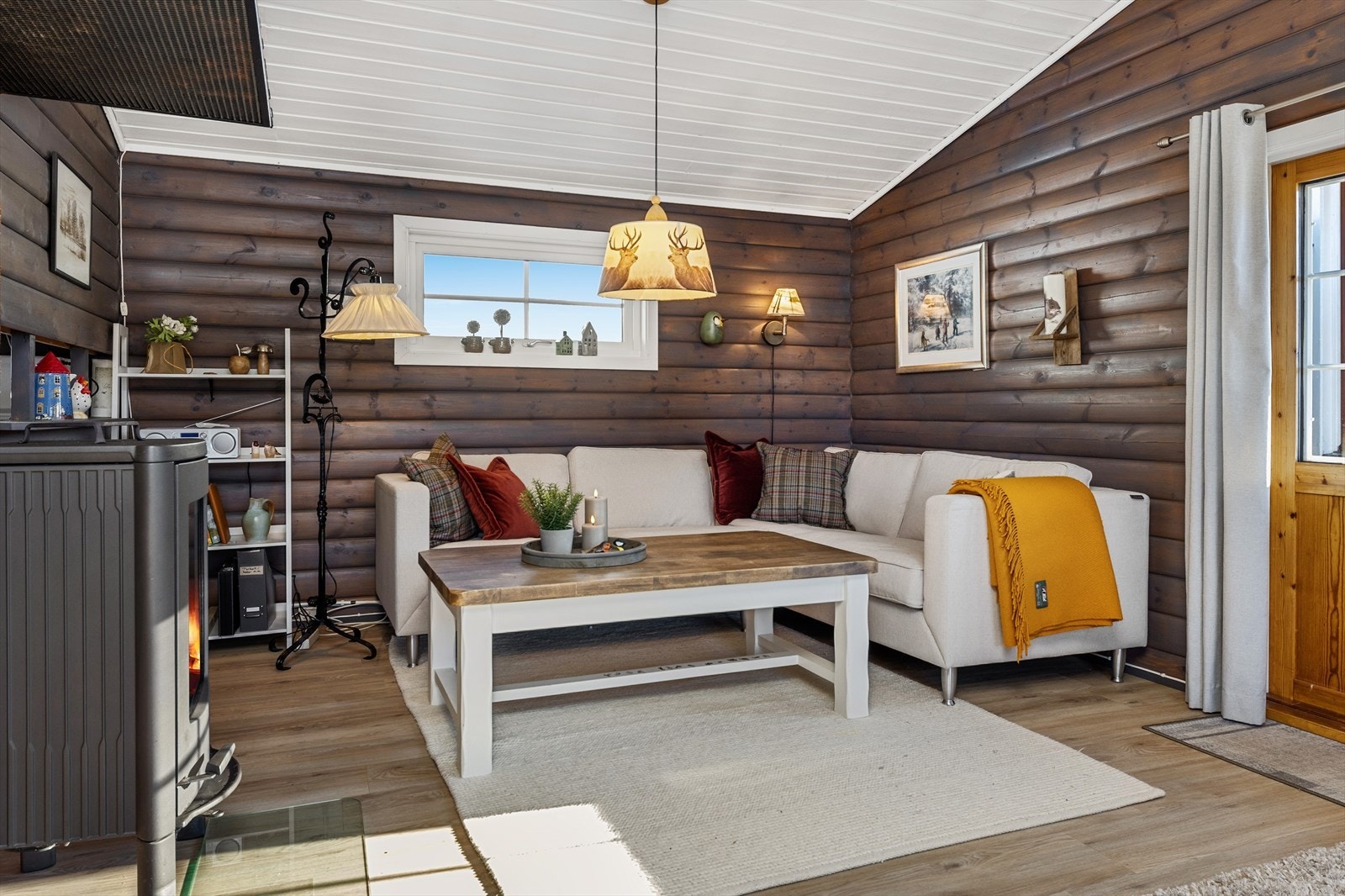 Utgang til terrassen fra stuen Galleribilde