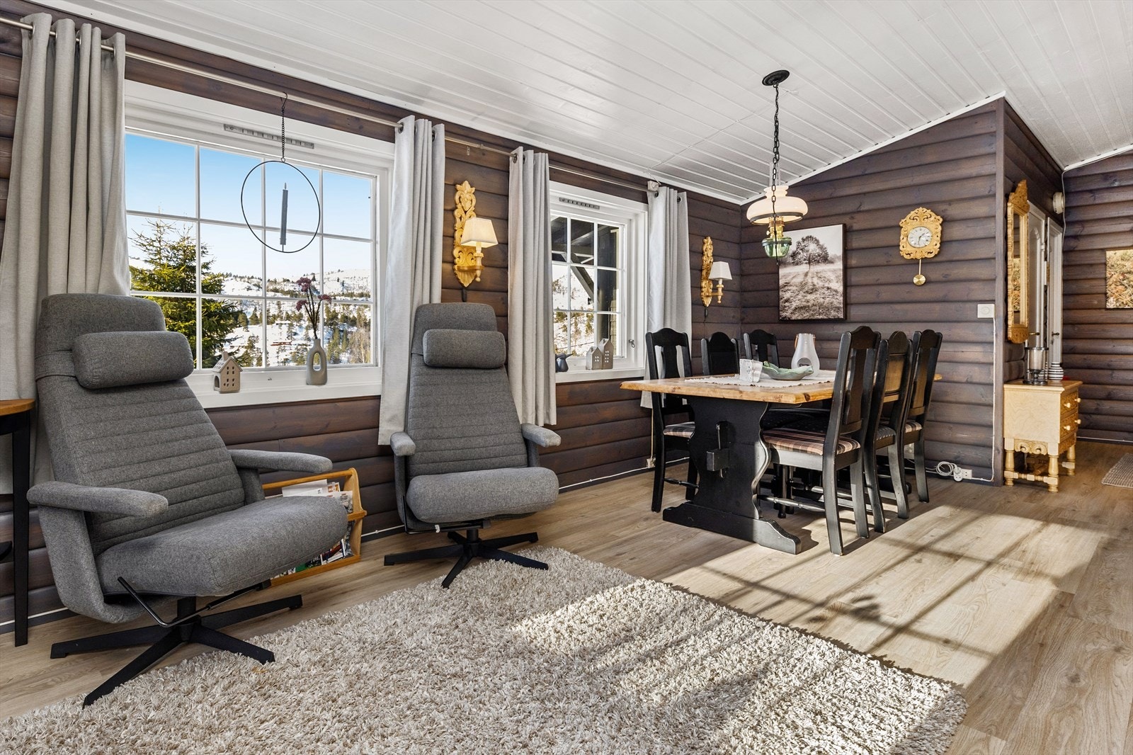 Flott utsikt mot fjellheimen Galleribilde