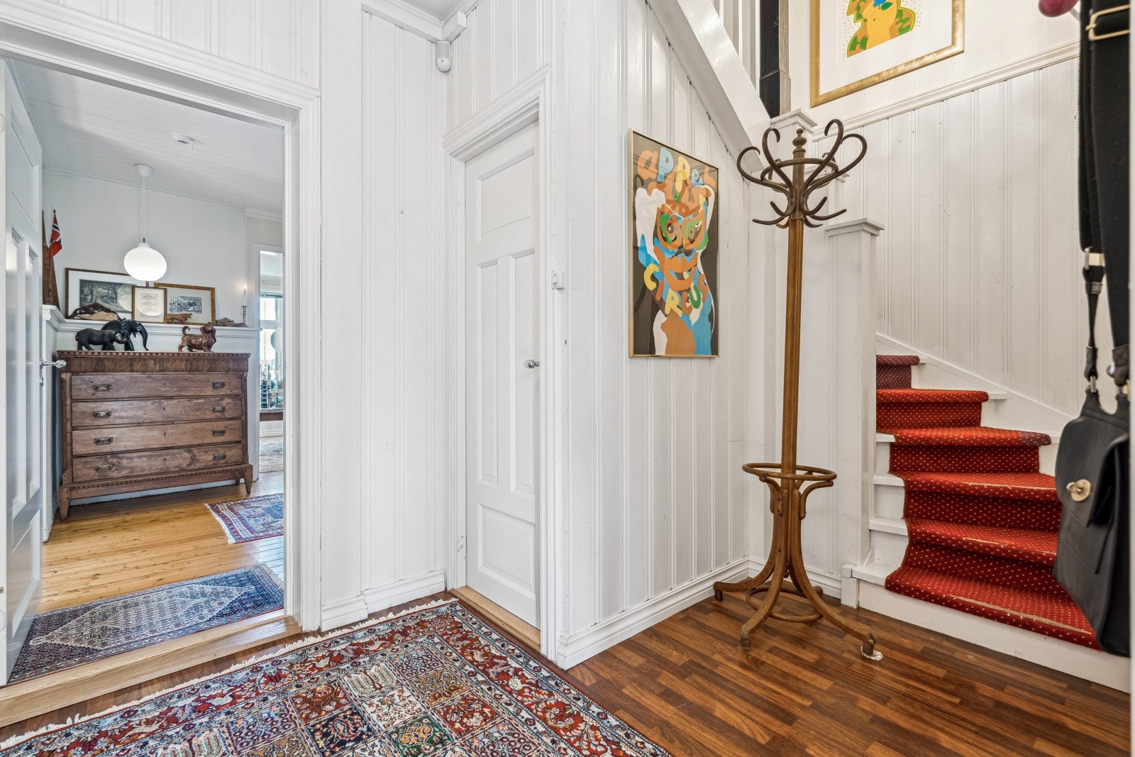 Velkommen inn i en innholdsrik og tiltalende bolig med en unik sjarm man aldri vil finne i et nybygg. Galleribilde