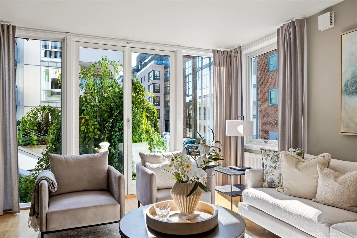 Stue med fransk balkong Galleribilde