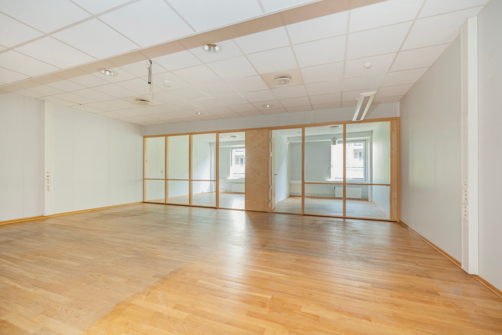 ett av to arealer som er ledig i 3 etasje - godt potensiale for mindre bedrifter! Galleribilde