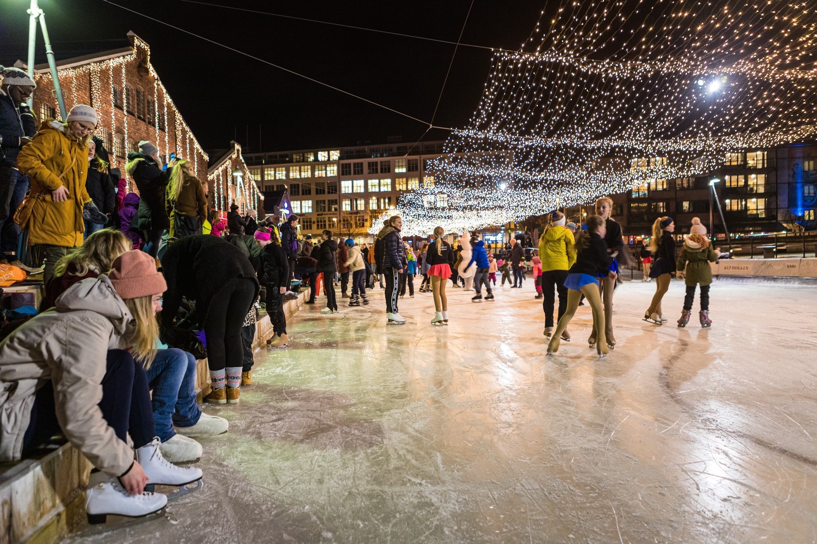 KLP Dokken med skøytebane på vinteren Galleribilde