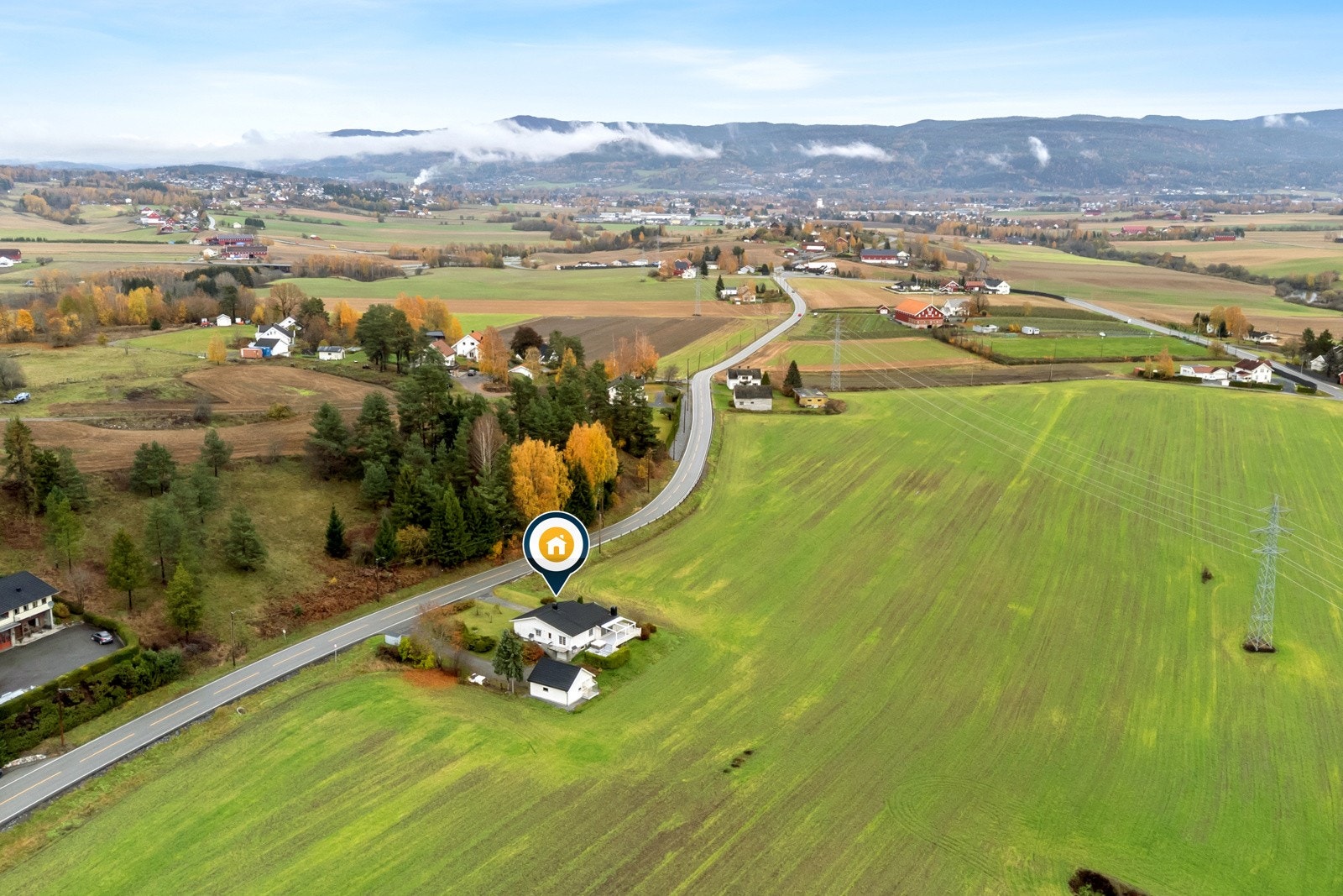 Boligen ligger landlig til med kort vei til store rekreasjonsområder. Galleribilde