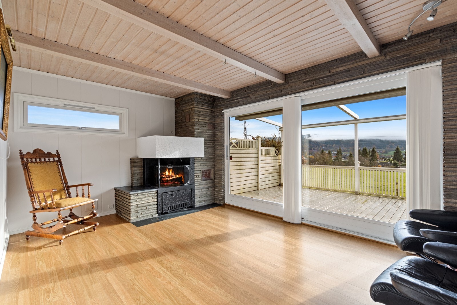 Koselig rom med akdkomst til terrasse på 41kvm. Galleribilde