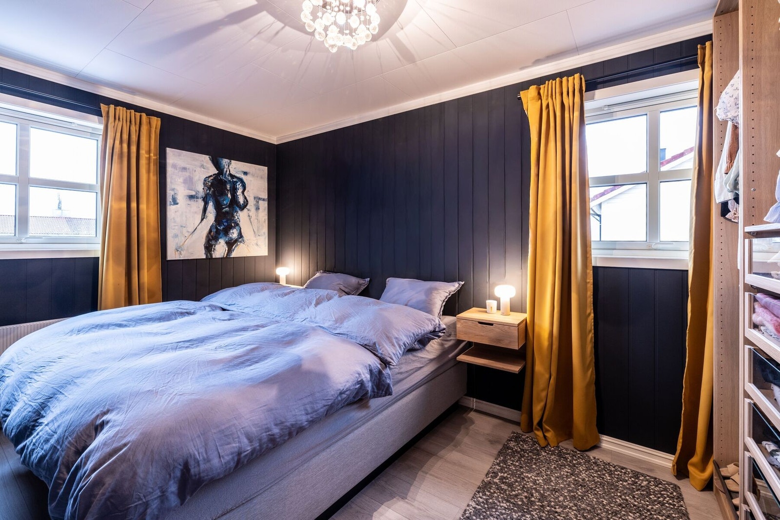 Oppe er det 3 romslige soverom. Galleribilde