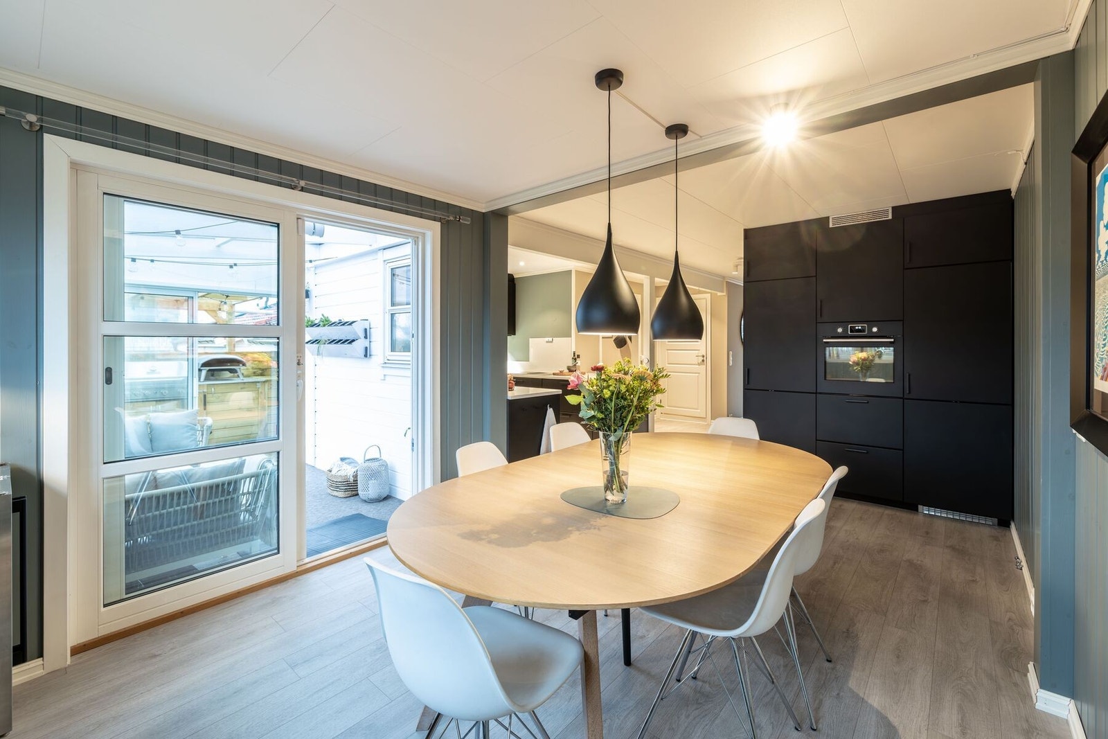 Eneboligen går over 3 plan og har svært god planløsning. Galleribilde