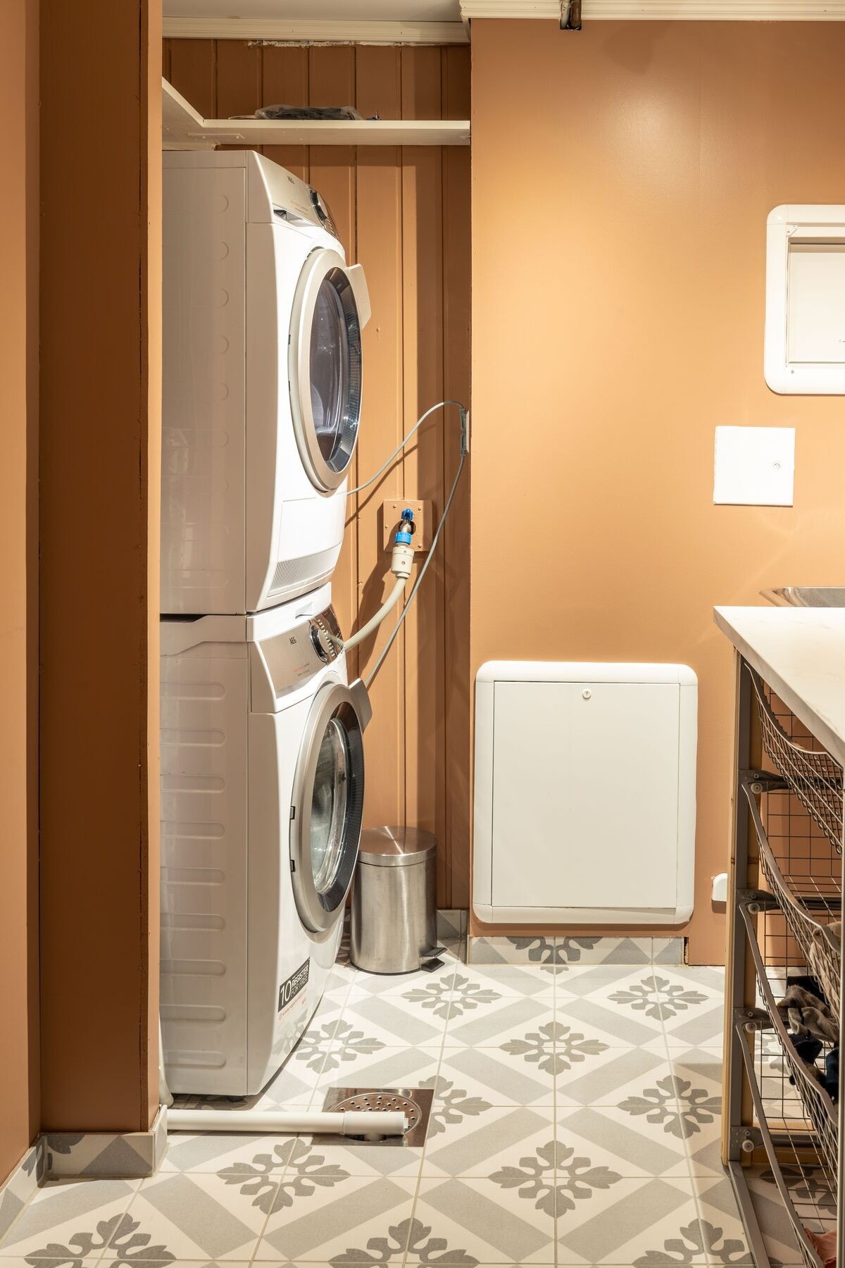 Praktisk og romslig vaskerom fra 2021. Galleribilde