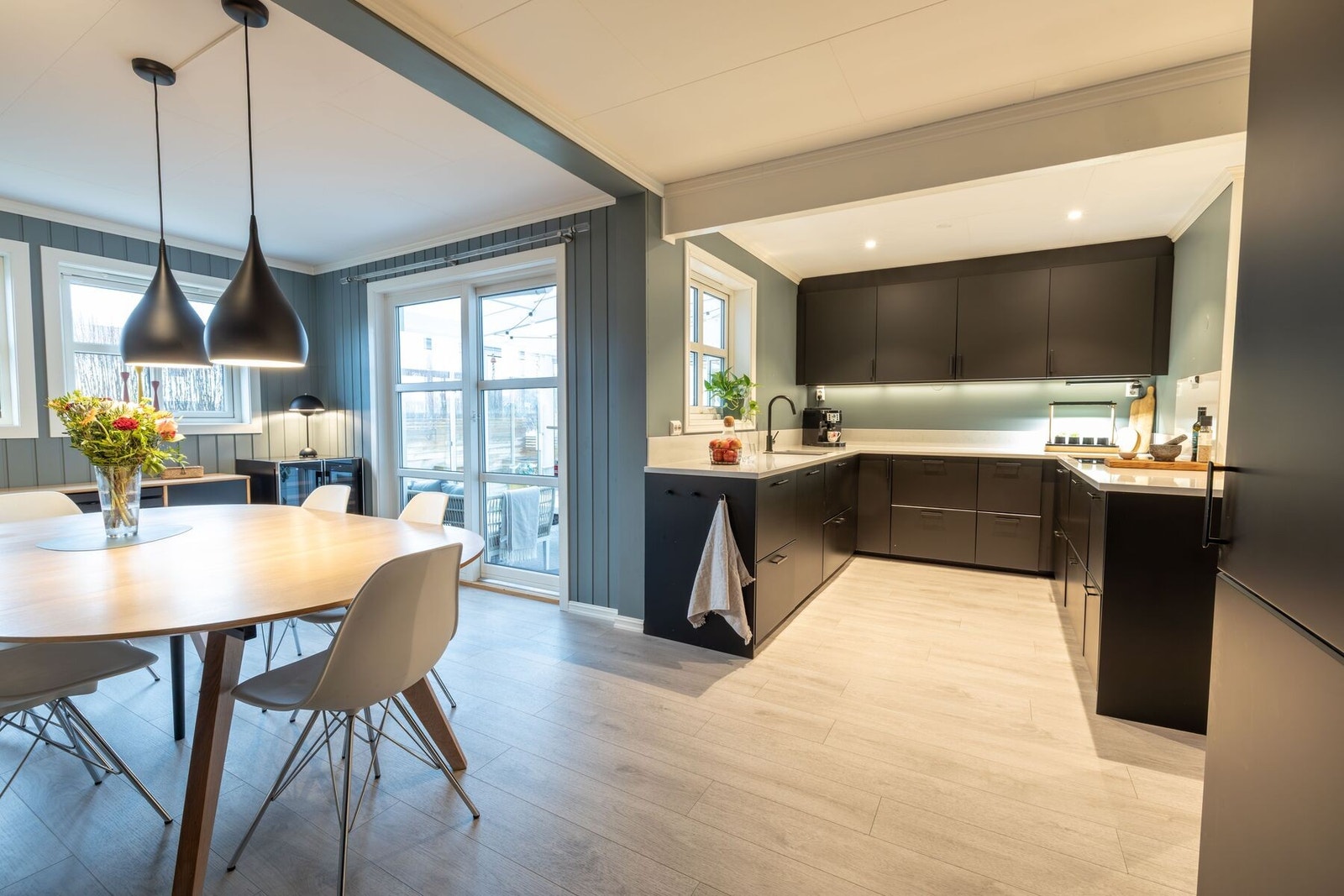 Eneboligen fremstår som meget innbydende og flott, med gjennomført god standard. Galleribilde