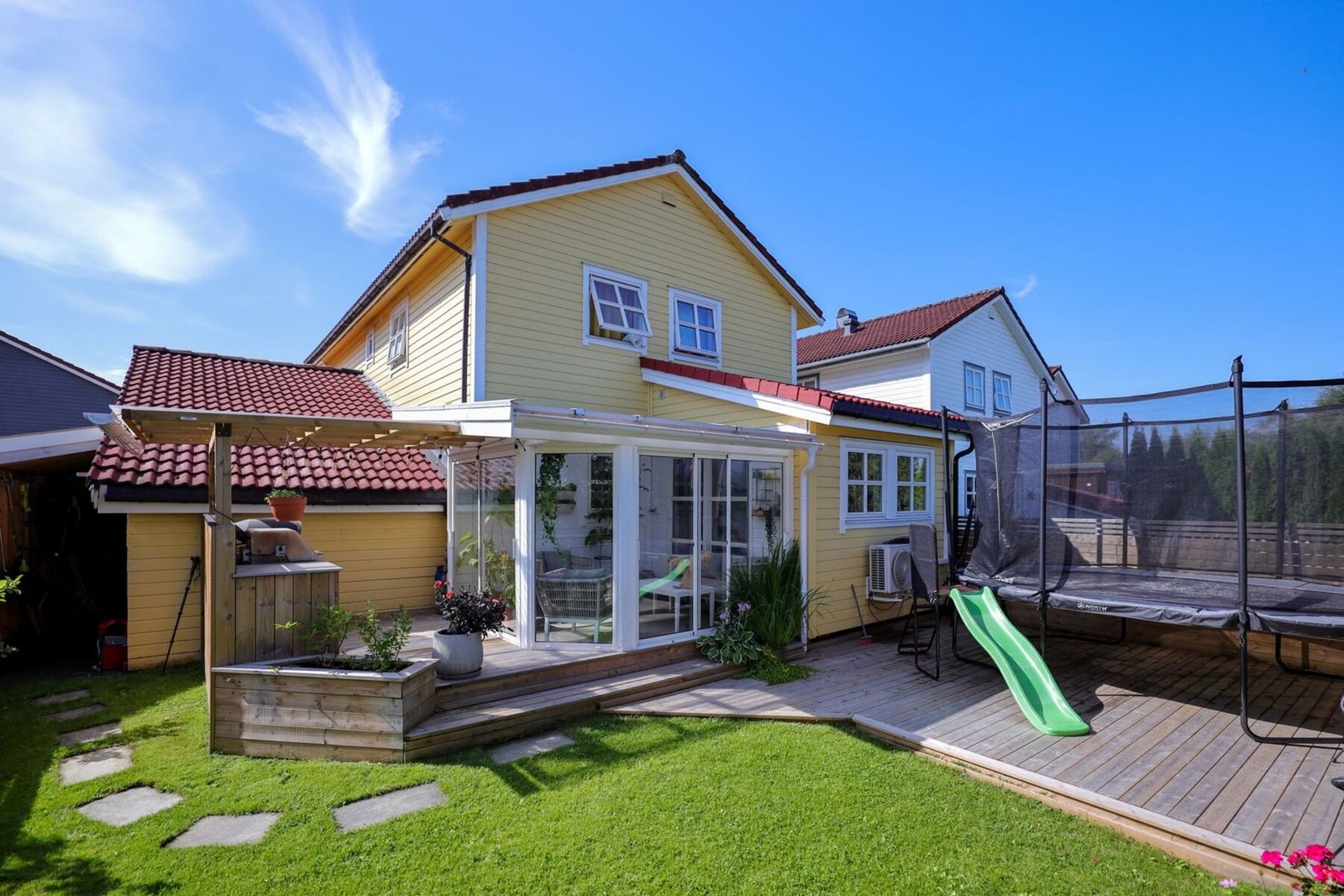 En innholdsrik og påkostet enebolig med en flott beliggenhet på Tiller. Galleribilde