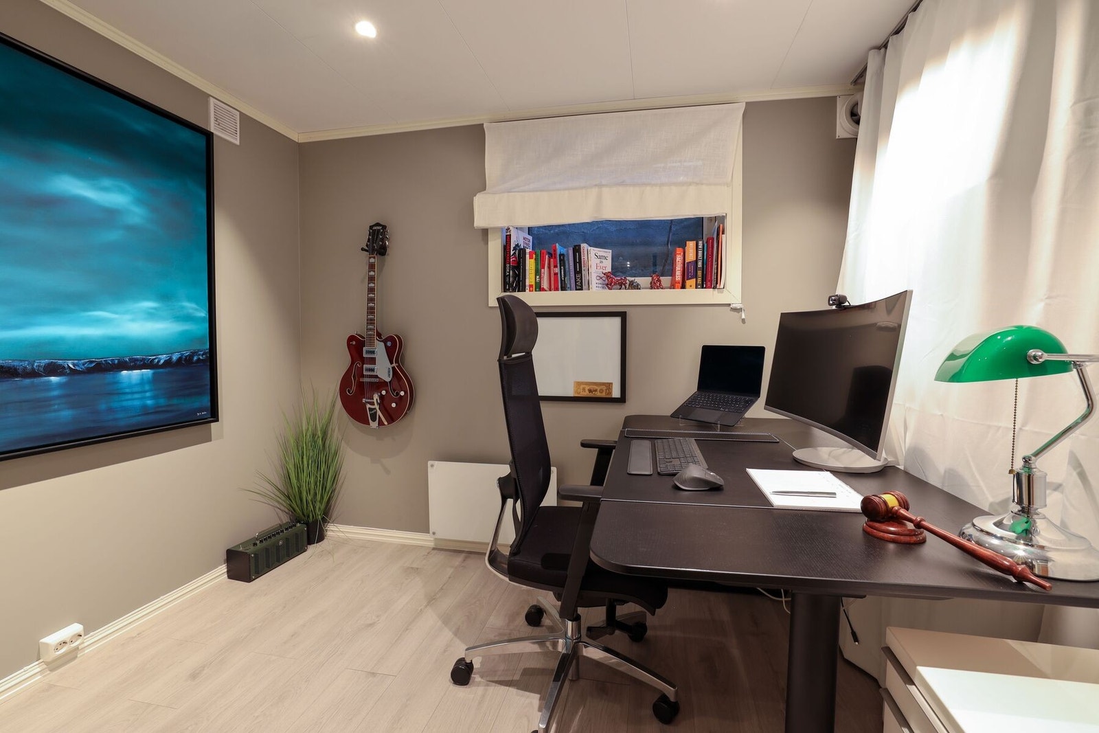 Romslig kontor. Galleribilde