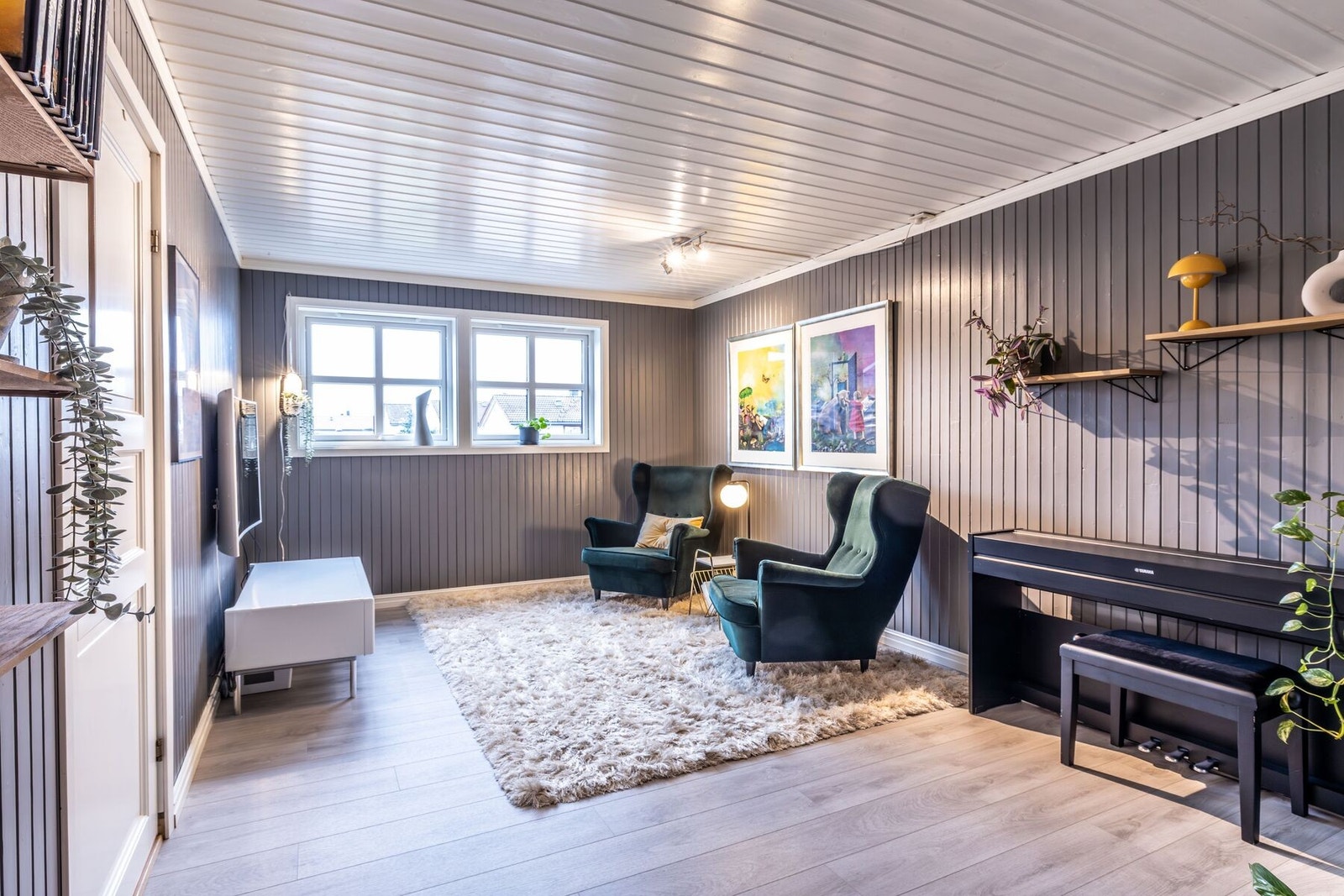 I 2.etasje finner du en romslig stue, 3 soverom og bad. Galleribilde