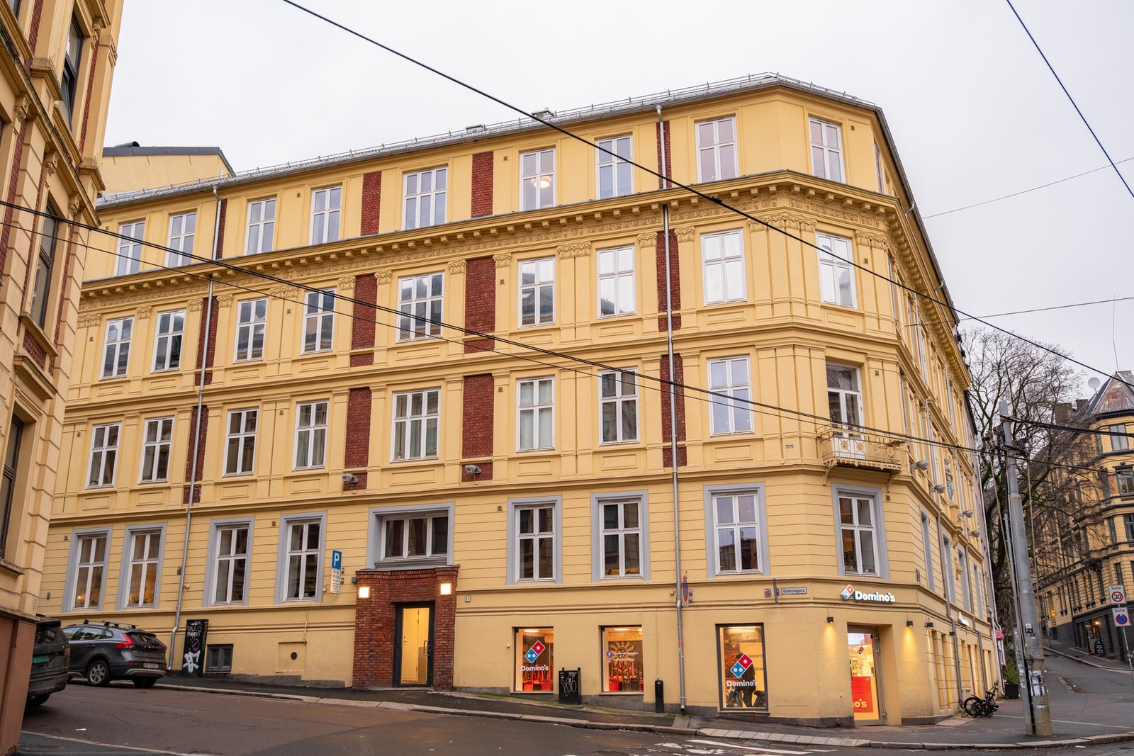 Pilestredet 57 har en attraktiv og sentral beliggenhet med kort vei til offentlig transport og servicetilbud. Galleribilde