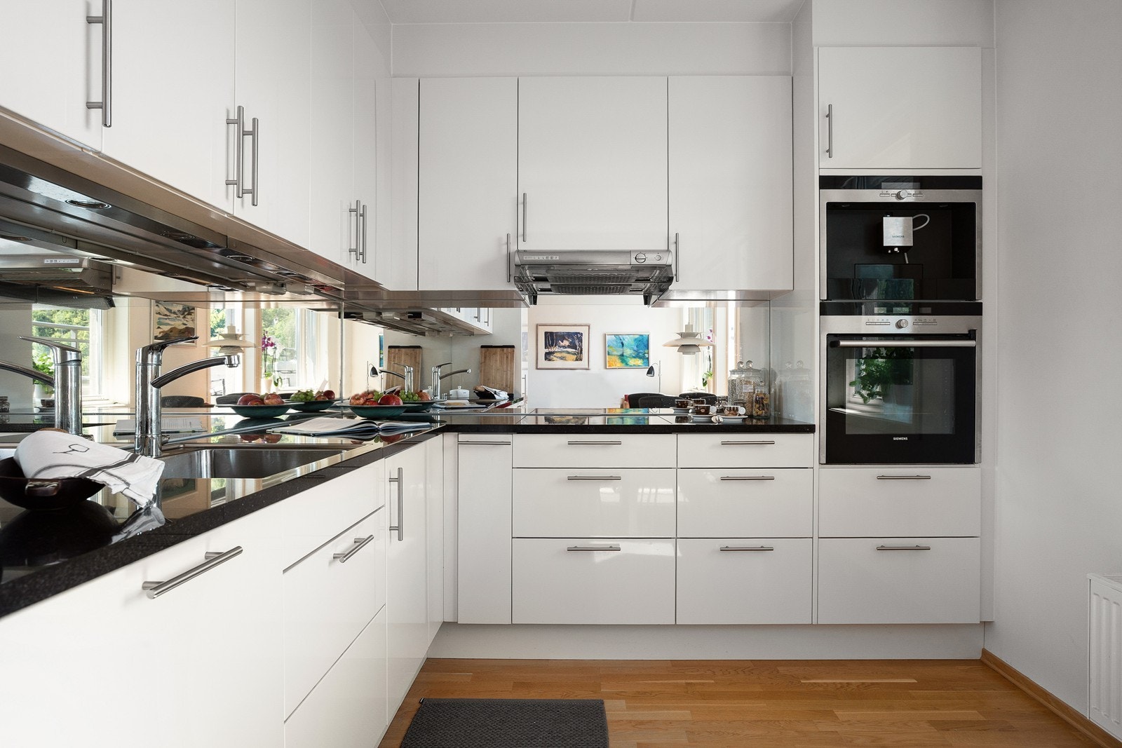 Over stekesonen er det montert mekanisk avtrekksvifte. Galleribilde