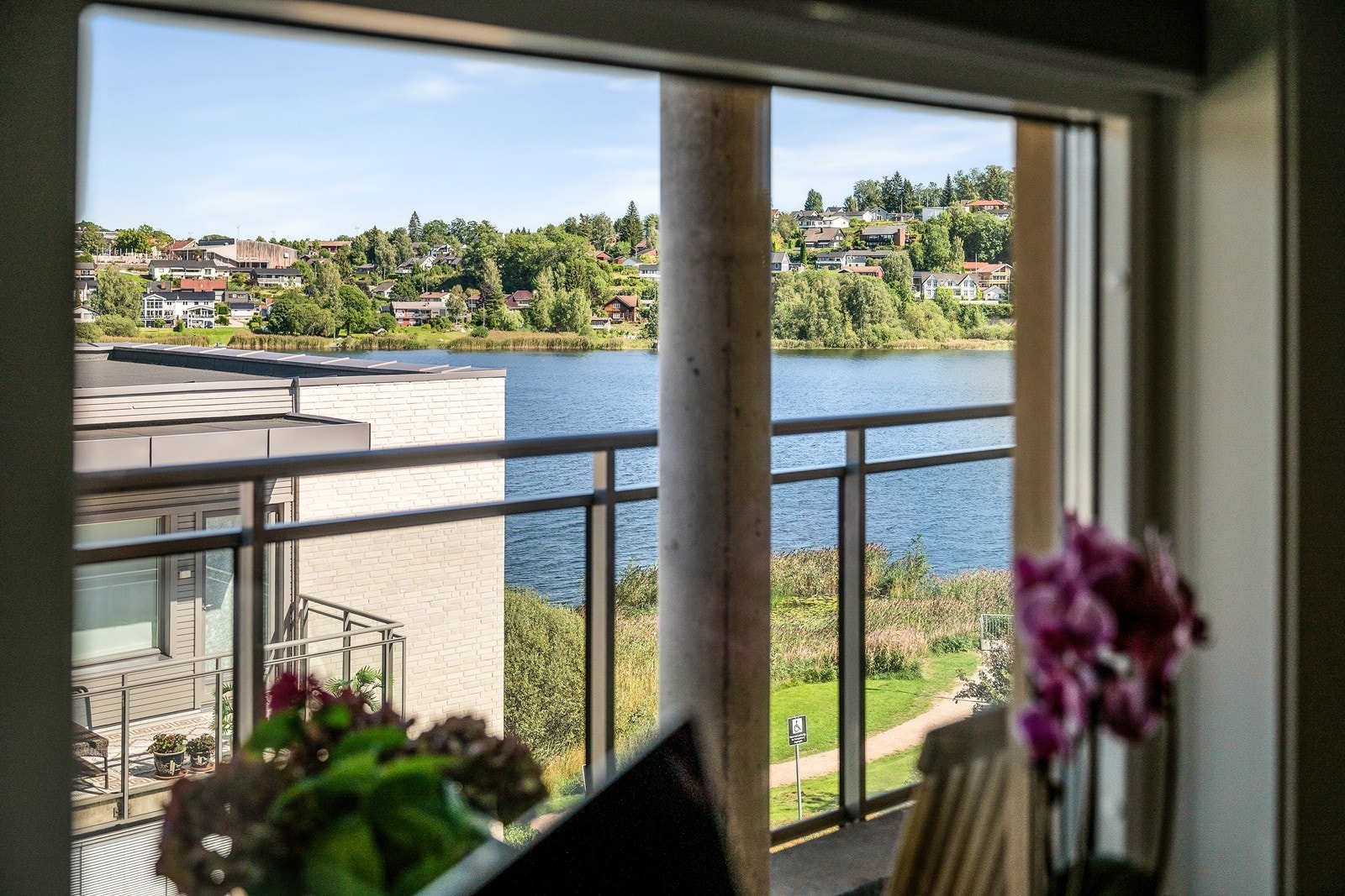 Nydelig utsikt til Gjellumvannet. Galleribilde