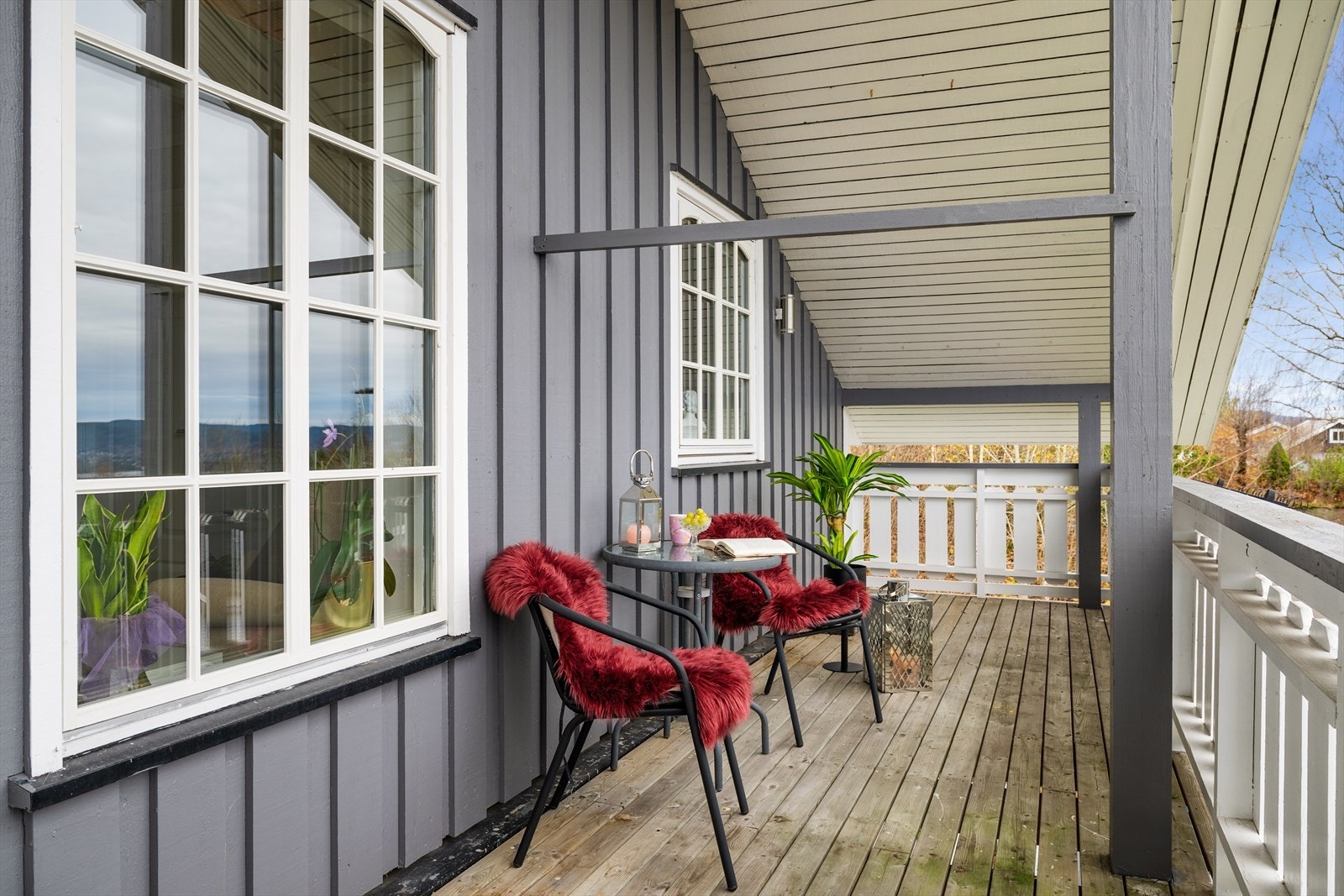 Koselig balkong i 2.etg. med utgang fra loftsstuen Galleribilde