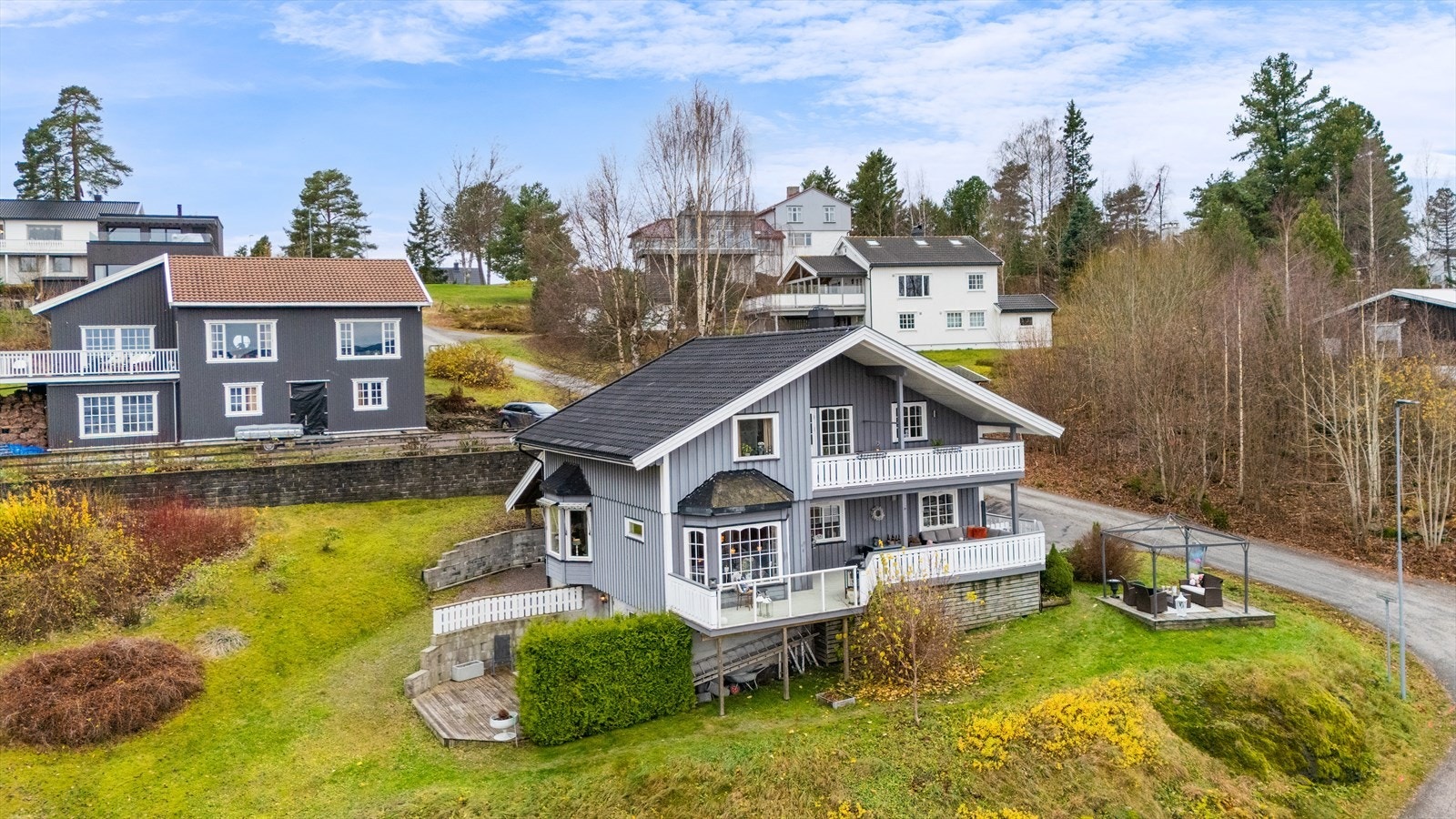 Stor solrik tomt Galleribilde