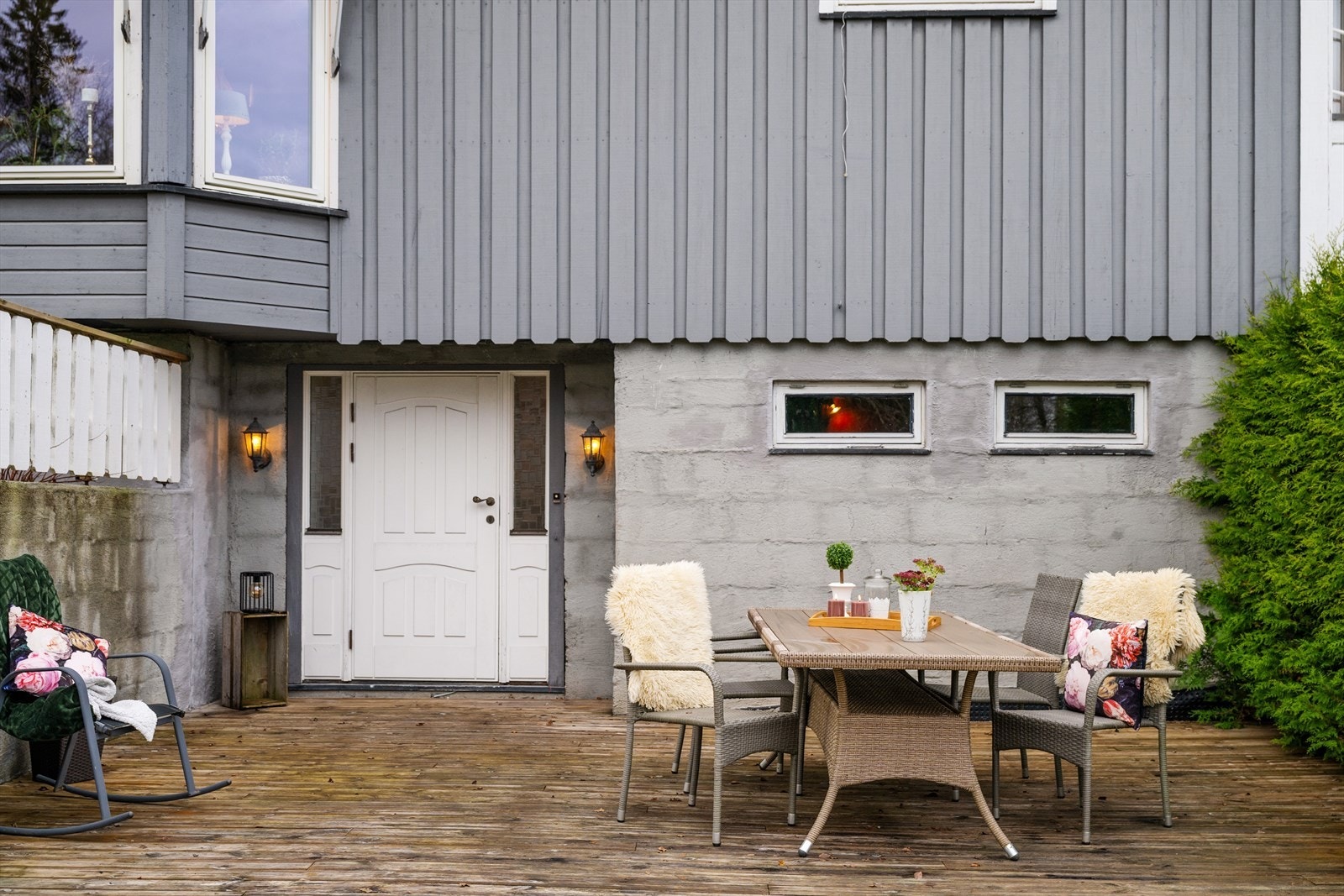 Terrasse m/utgang fra kjeller/u.etg. Galleribilde