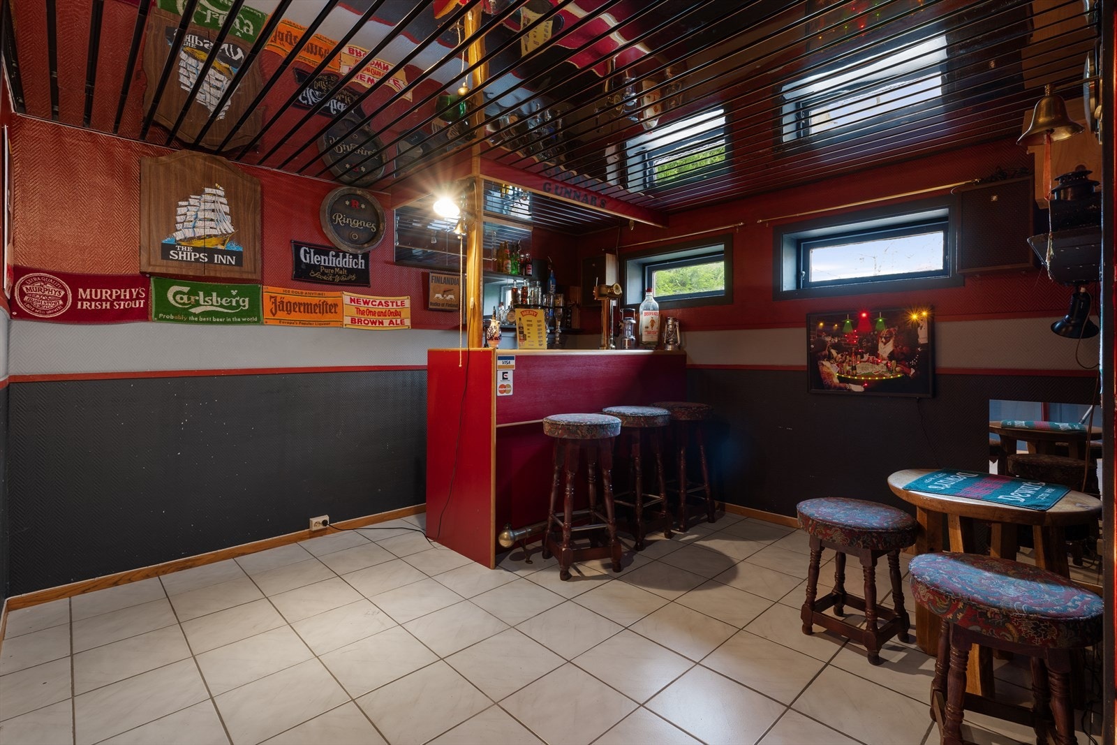 Rom i u.etg. med bar Galleribilde