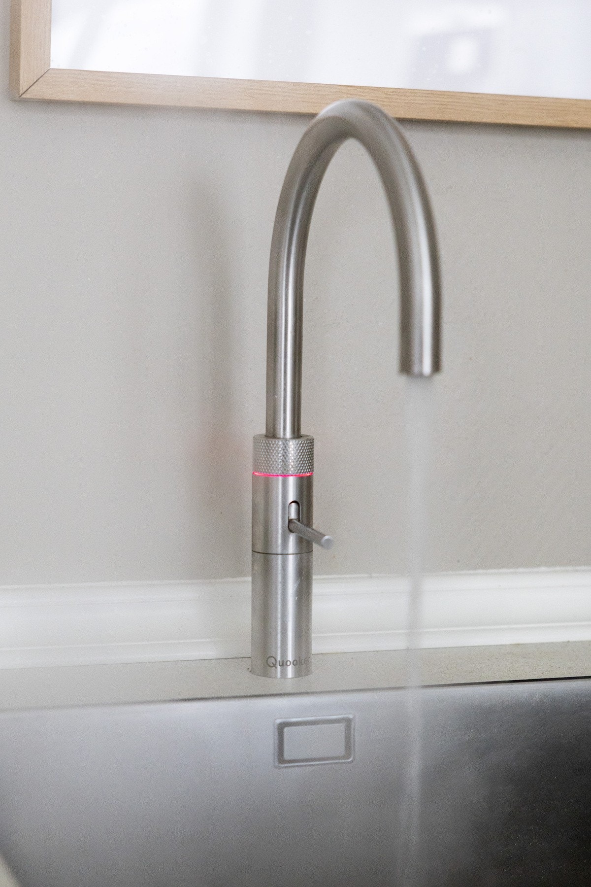 Quooker kran med kokende vann rett fra springen Galleribilde