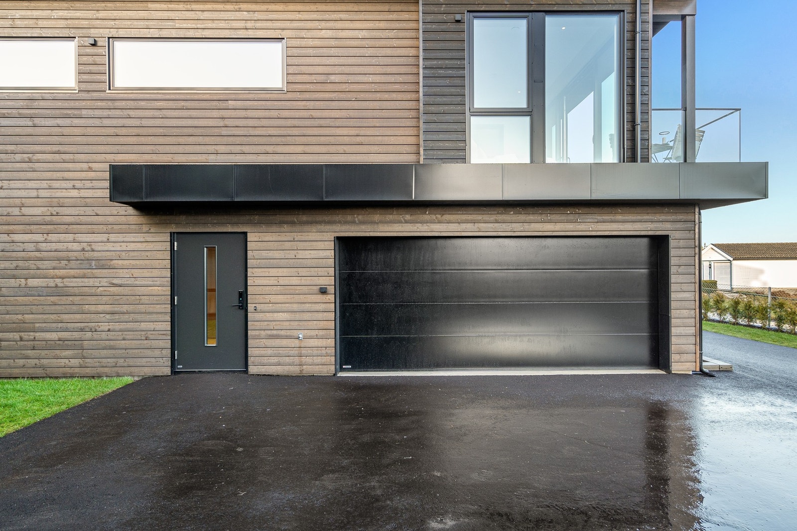 Gårdsplass og garasje Galleribilde