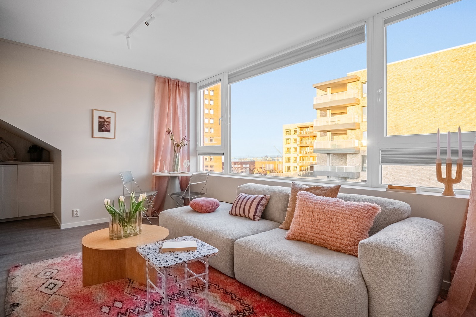 Her bor du fint til i byggets 4 etasje. Galleribilde