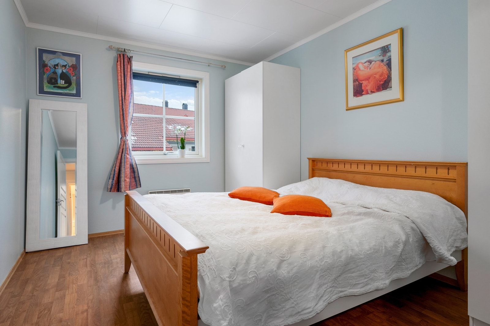 Underetasjen har to romslige soverom på henholdsvis 11 og 12 kvm. Galleribilde