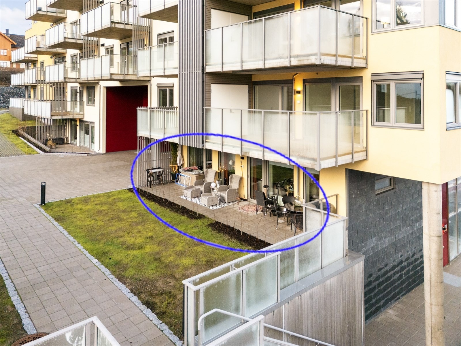 Her har du sentrumsgatene rett utenfor døren, med kjøpesentre og diverse butikker, kafeer og restauranter, kultur- og uteliv - Perfekt for deg som ønsker å bo sentralt og lettvint, midt i Porsgrunn sentrum! Galleribilde