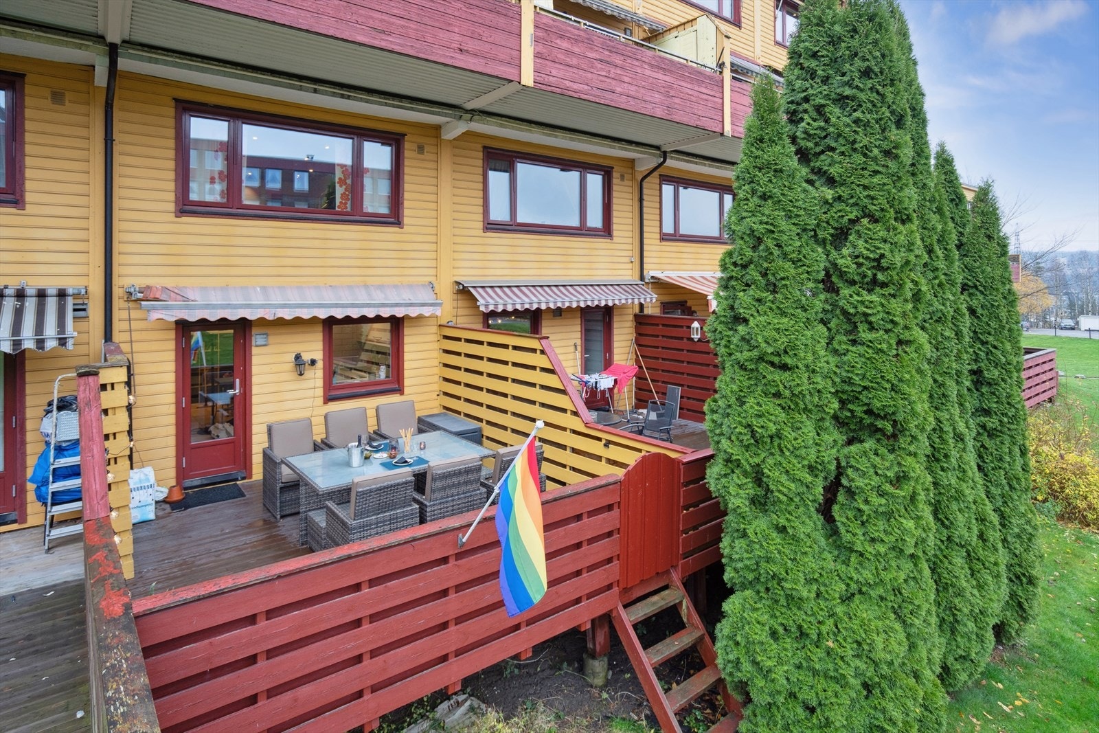 Fra boligen er det kort gangavstand til Veitvet T-banestasjon og Veitvet skole, samt fine turmuligheter i umiddelbar nærhet. Galleribilde