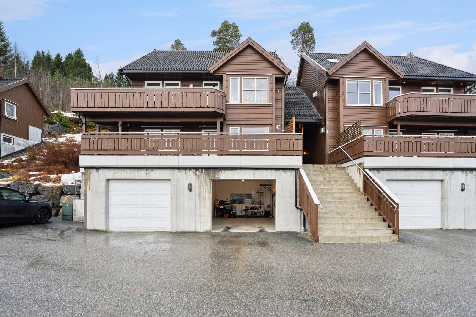 Arnes veg 47A er en velholdt leilighet i bygg fra 2009 med stor garasje like under bygget. Galleribilde