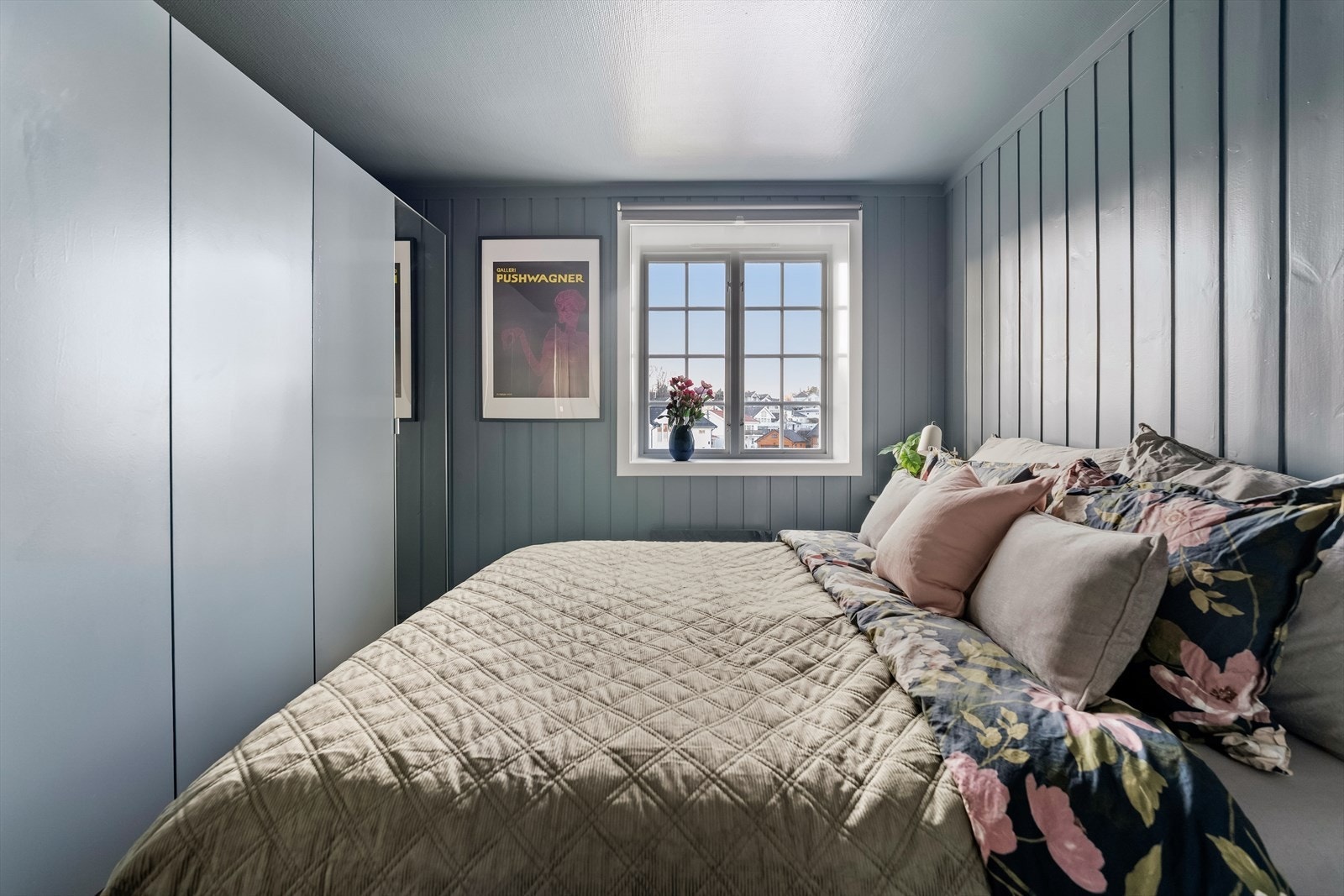 Ny PAX-garderobeløsning med rikelig oppbevaringsplass. Galleribilde